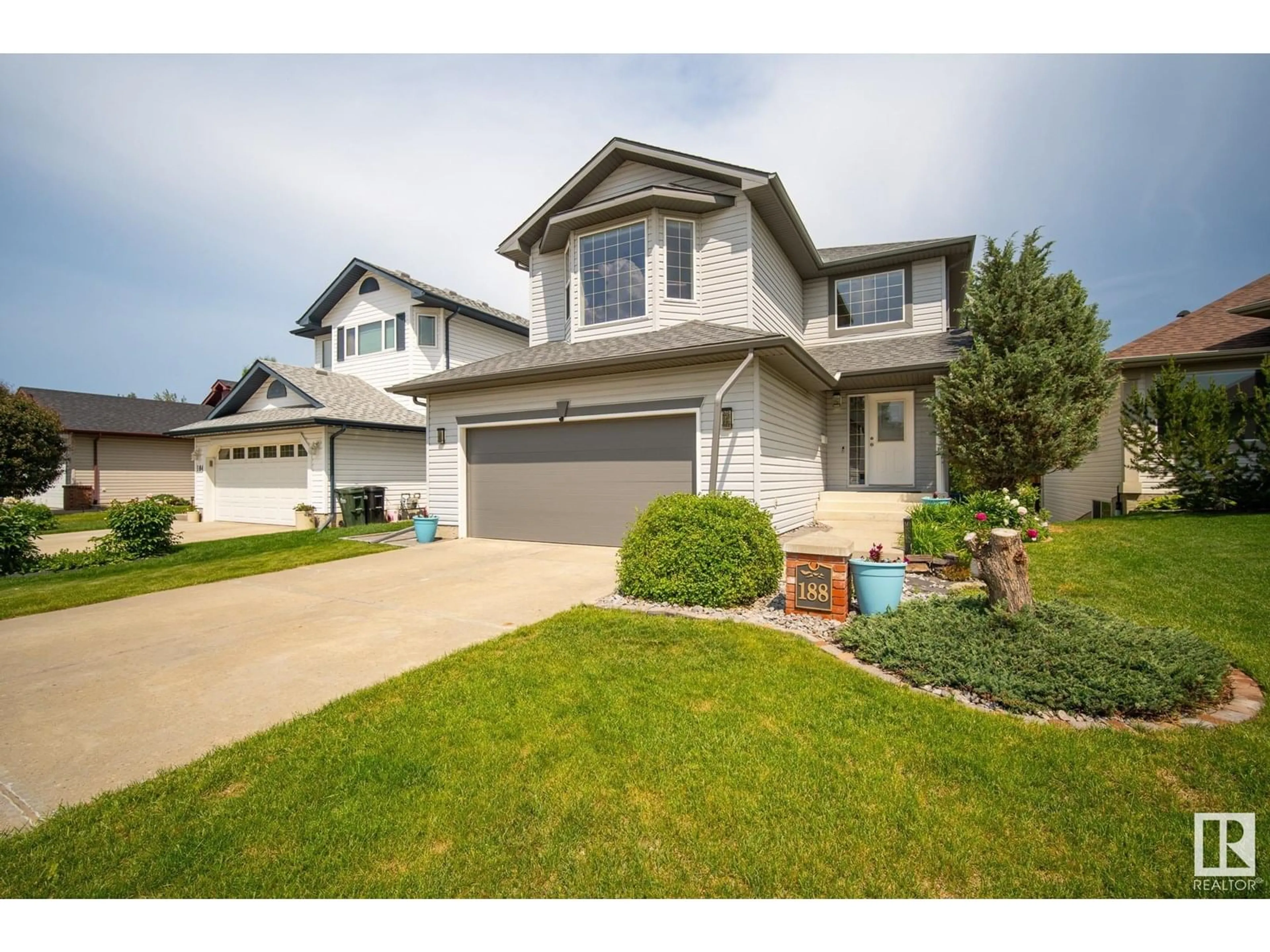 Home with vinyl exterior material, street for 188 FOXHAVEN CT, Sherwood Park Alberta T8A5X2