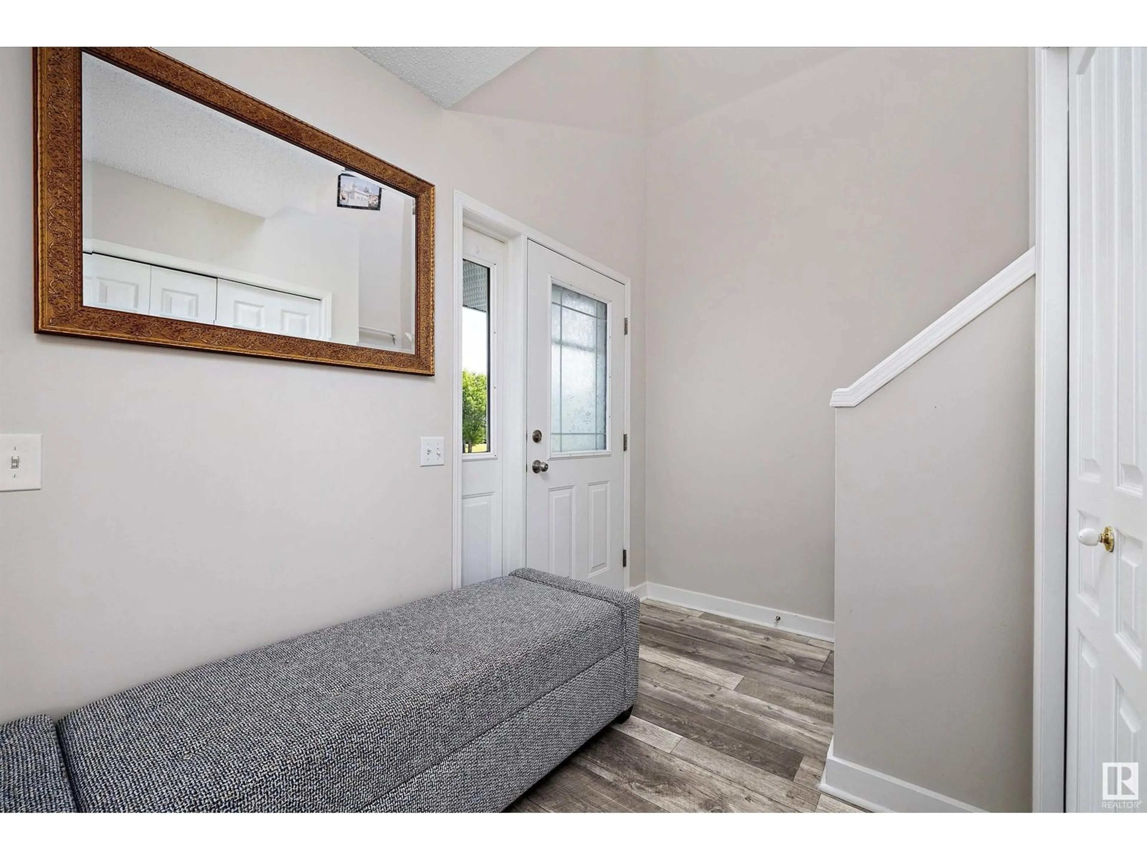 Indoor entryway for 18 BRIDGEPORT BV, Leduc Alberta T9E8G8