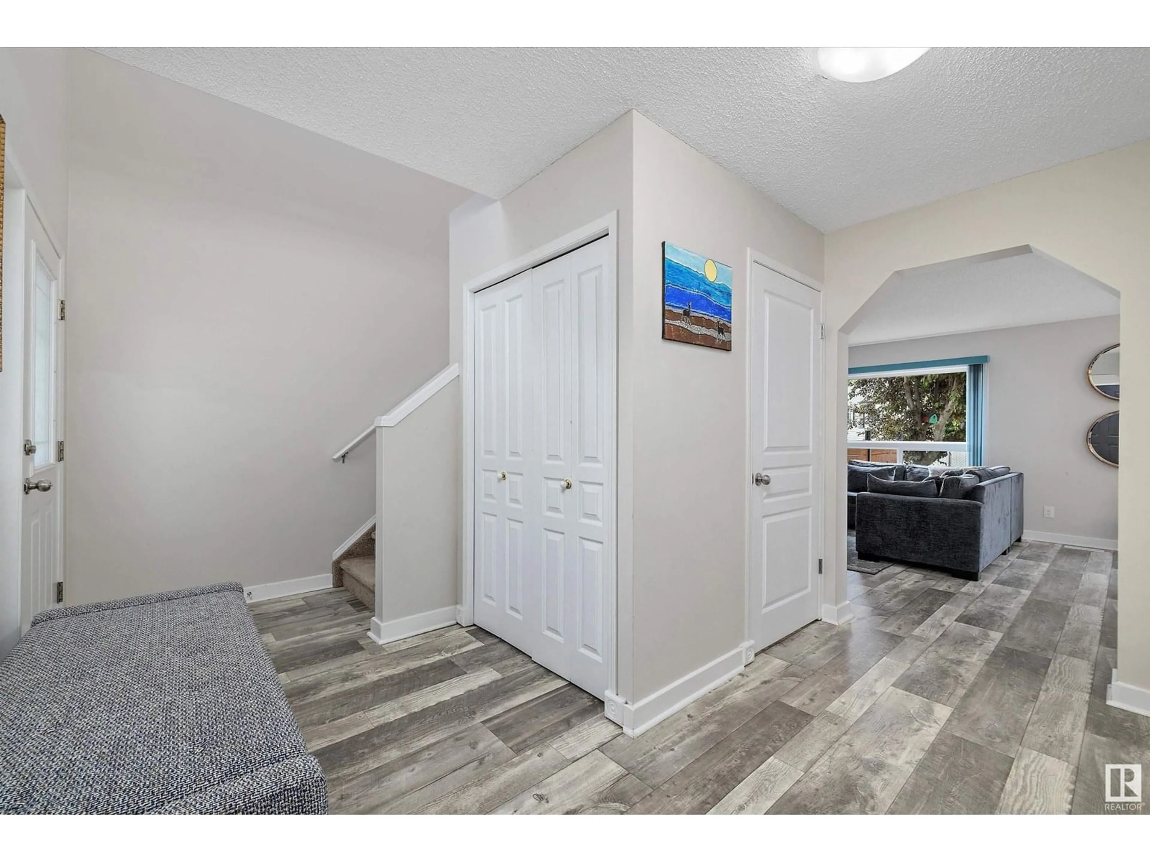 Indoor entryway for 18 BRIDGEPORT BV, Leduc Alberta T9E8G8