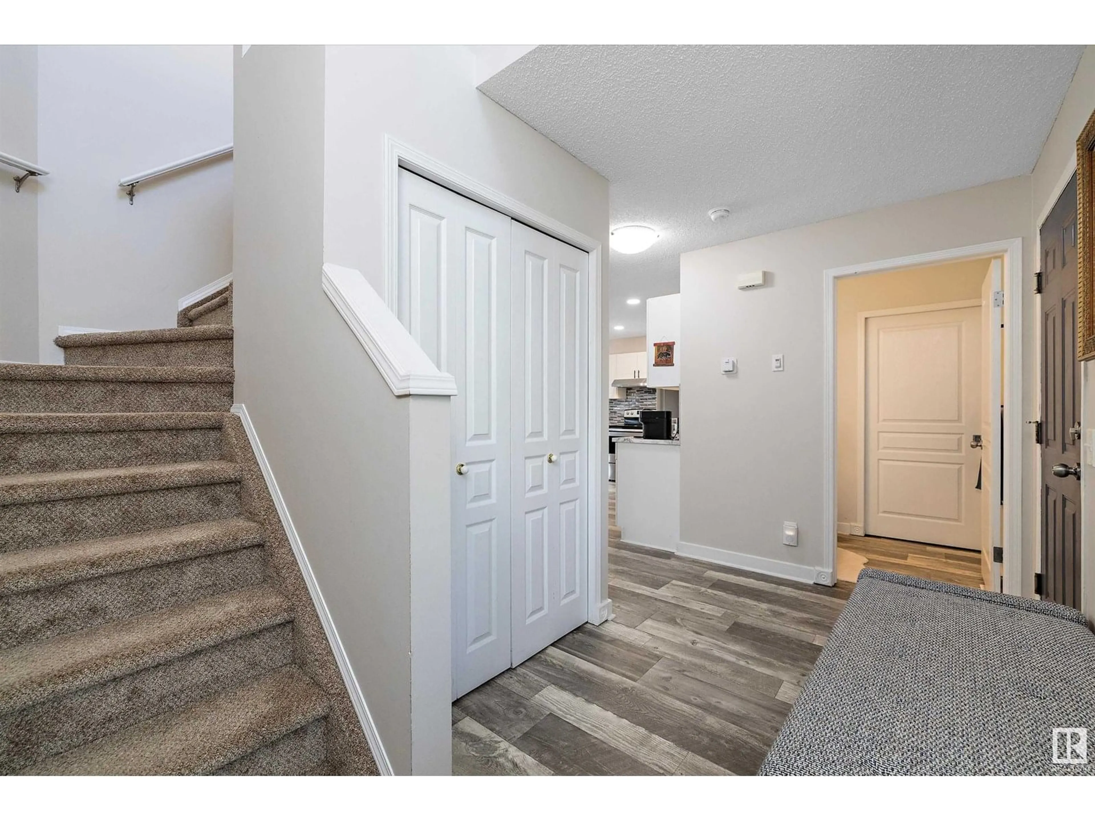 Indoor entryway for 18 BRIDGEPORT BV, Leduc Alberta T9E8G8