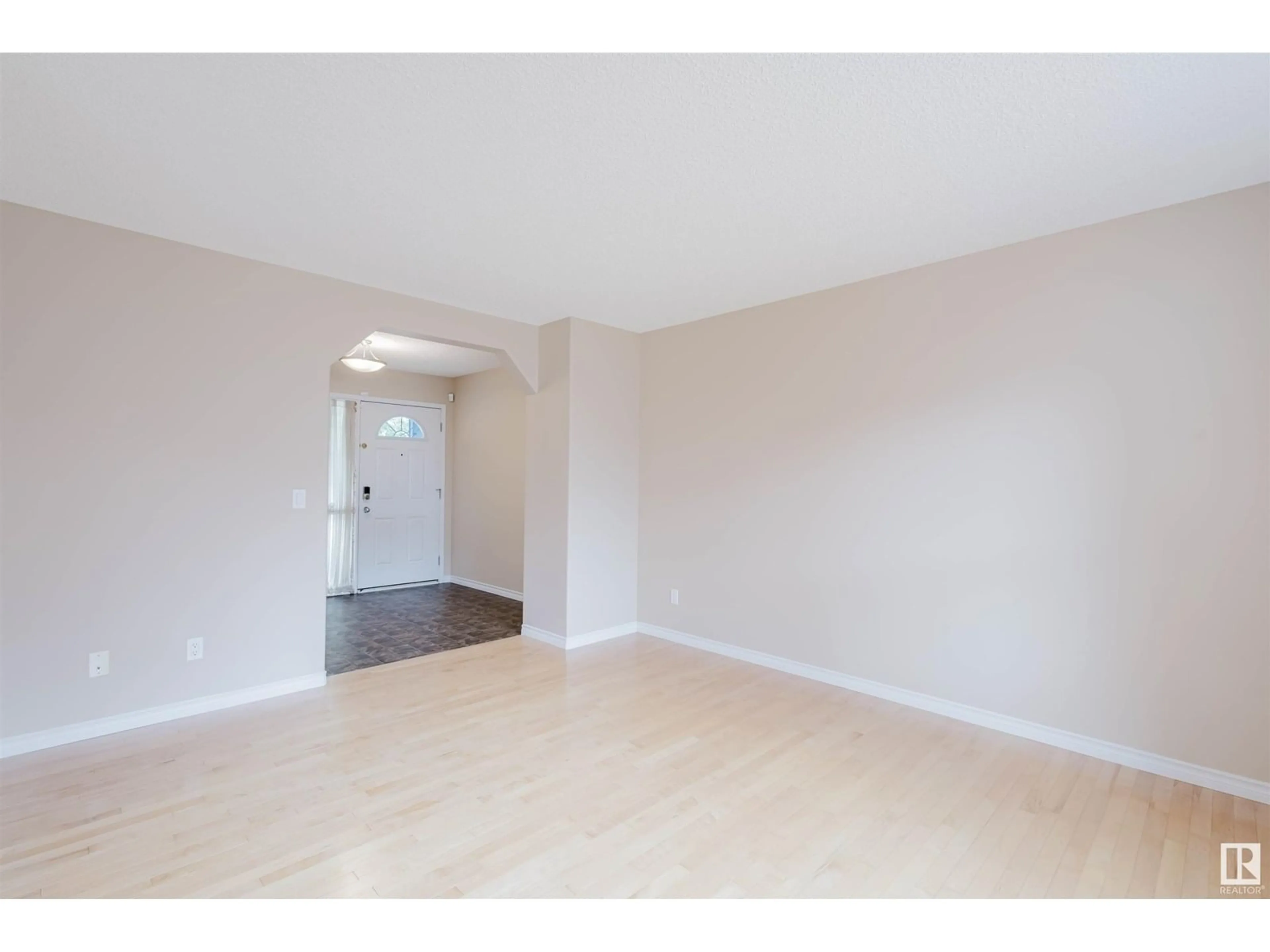 A pic of a room for 20132 46 AV, Edmonton Alberta T6M2X9