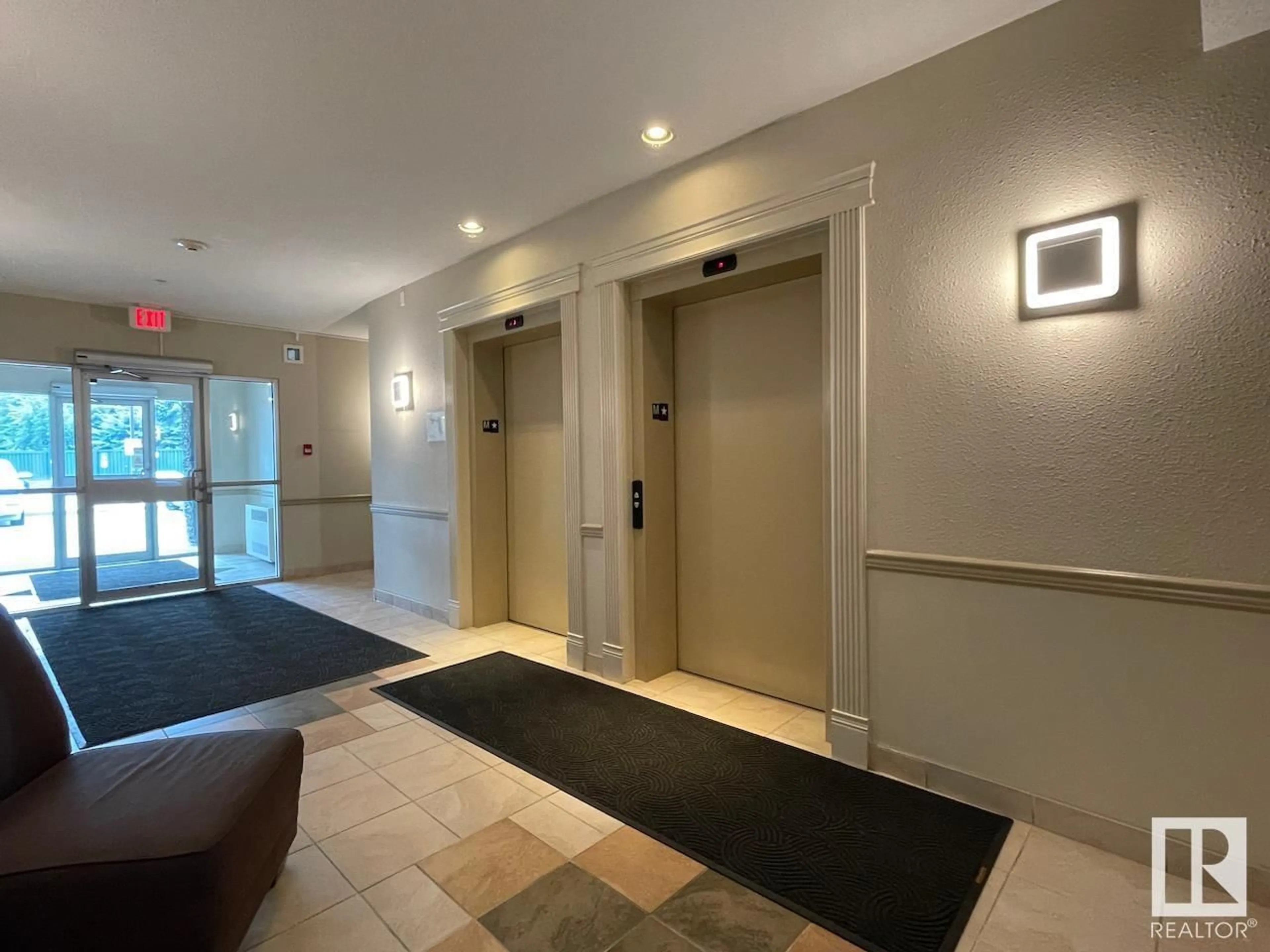 Indoor foyer for #112 - 2035 GRANTHAM CO, Edmonton Alberta T5T3X4