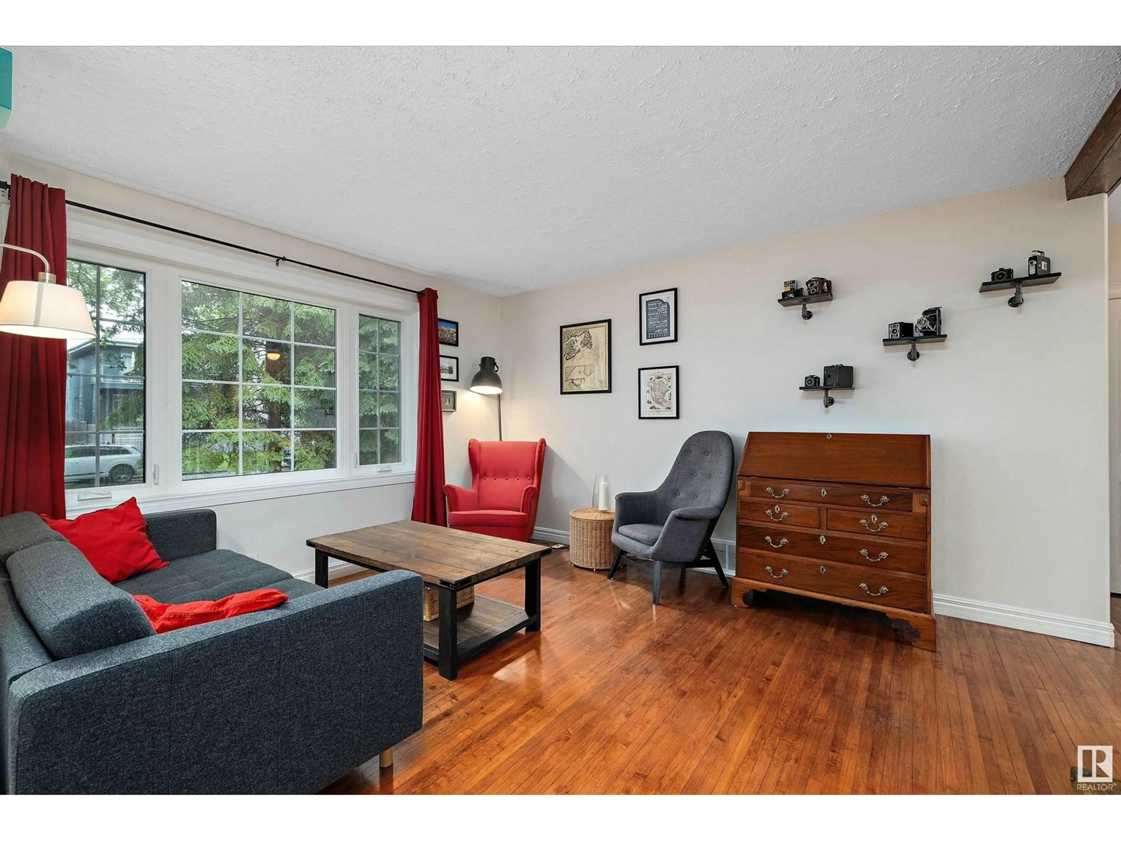Living room with furniture, wood/laminate floor for 10511 68 AV, Edmonton Alberta T6H2B2