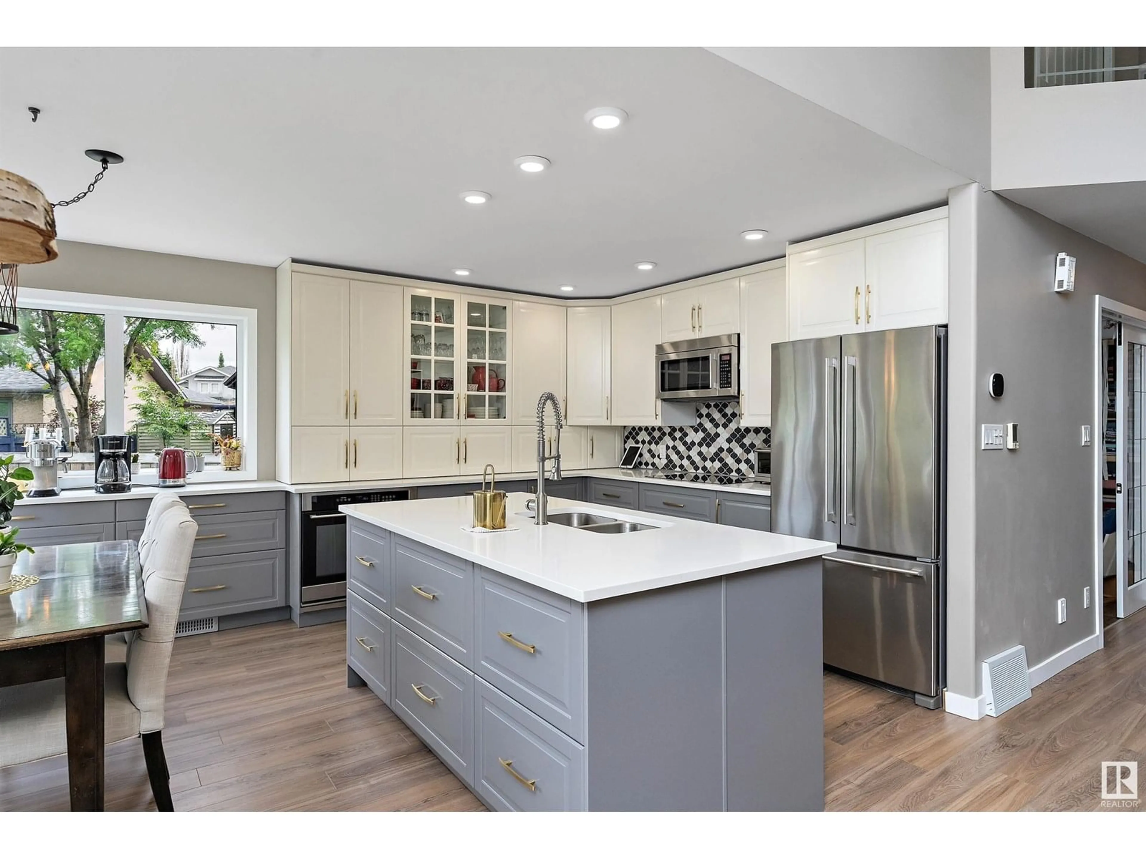 Open concept kitchen, unknown for 4104 39 AV, Edmonton Alberta T6L7B6