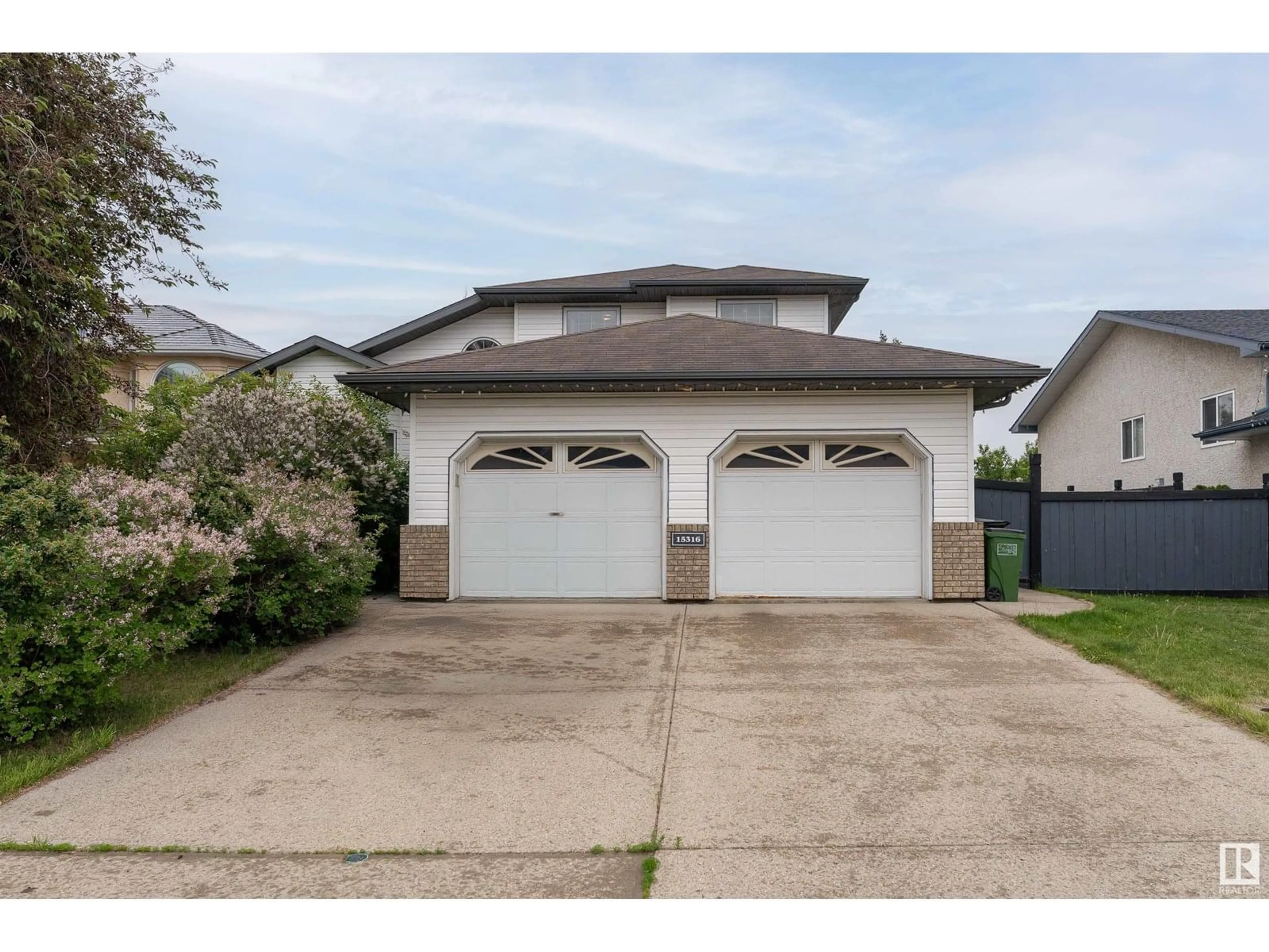 Indoor garage for 15316 59 ST, Edmonton Alberta T5Y2V5