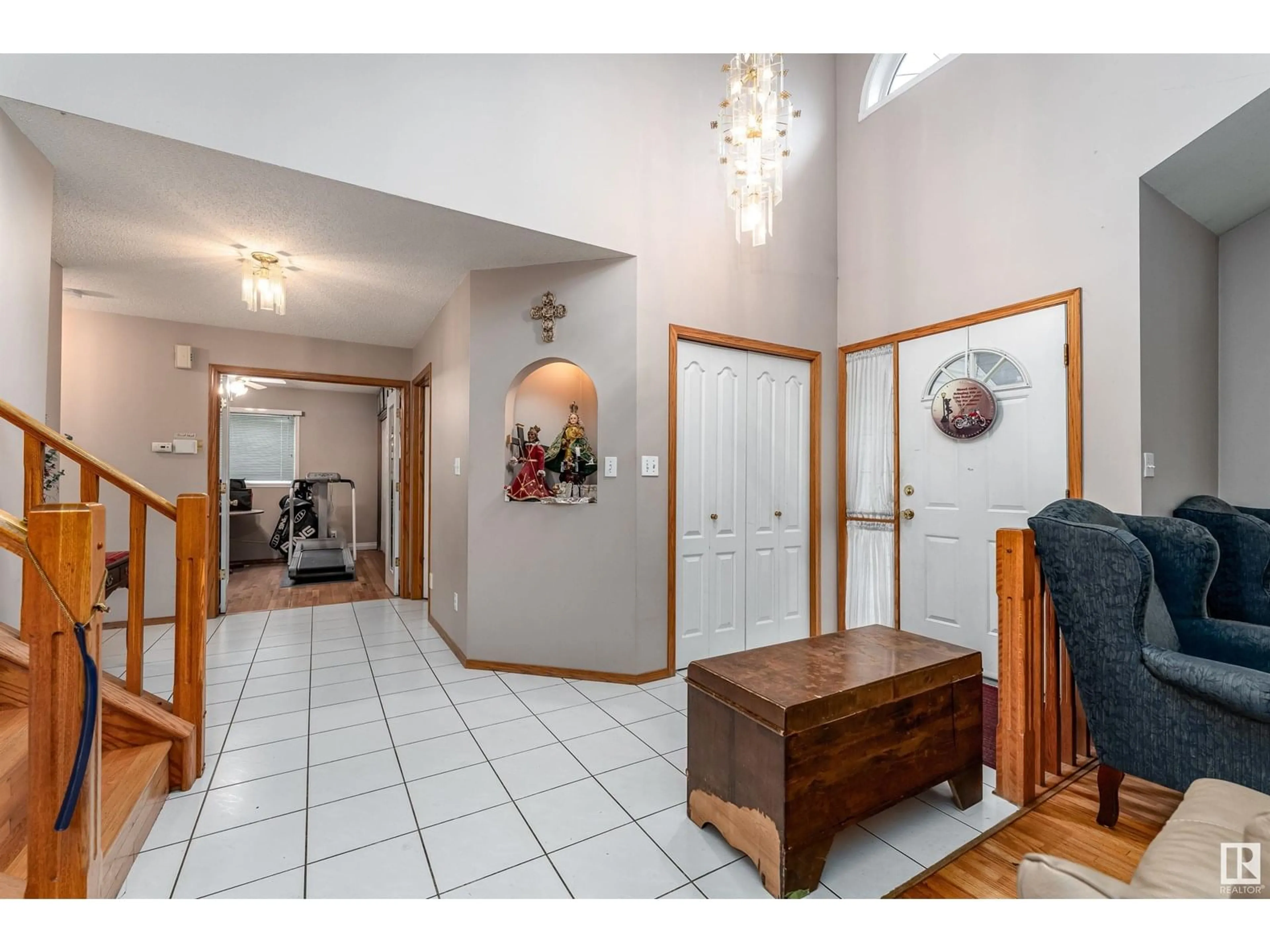 Indoor foyer for 15316 59 ST, Edmonton Alberta T5Y2V5