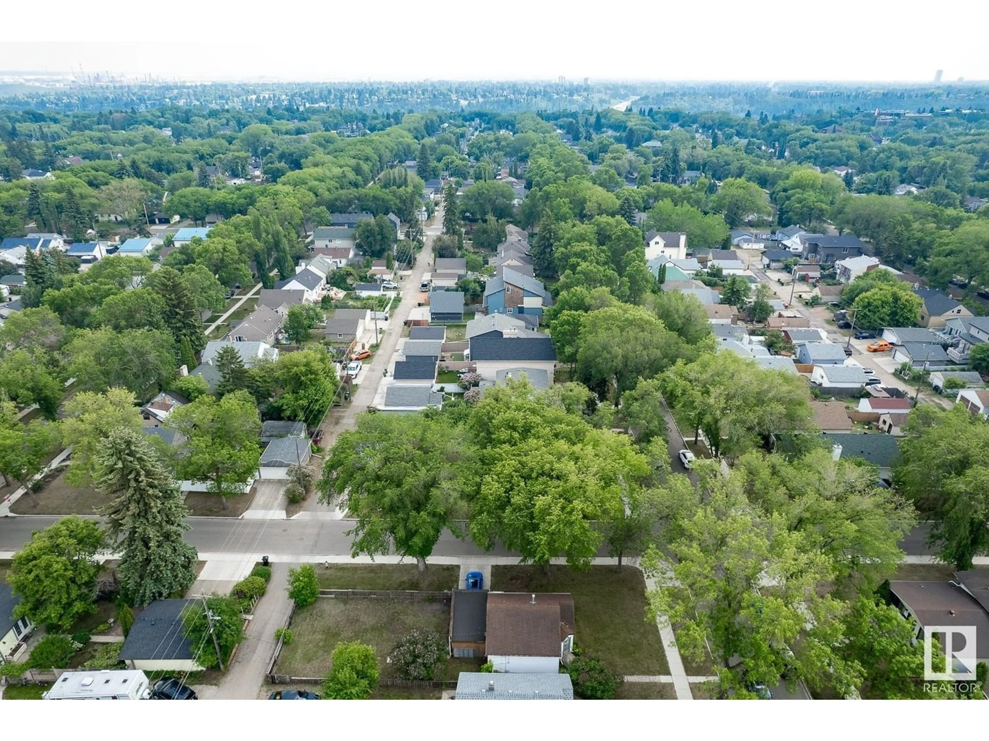 A pic from outside/outdoor area/front of a property/back of a property/a pic from drone, street for NW - 11503 67 ST, Edmonton Alberta T5B1L6