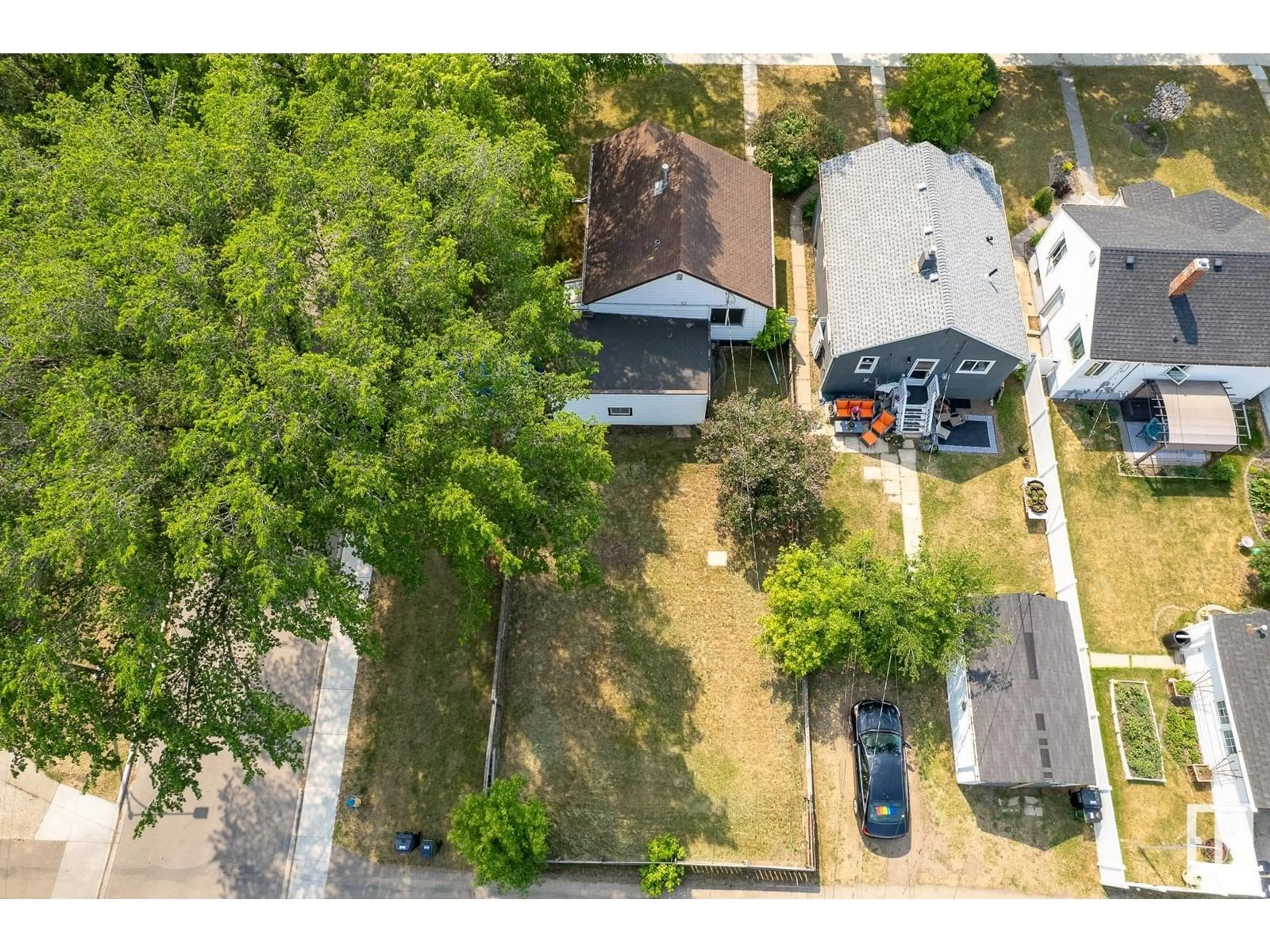 A pic from outside/outdoor area/front of a property/back of a property/a pic from drone, street for NW - 11503 67 ST, Edmonton Alberta T5B1L6