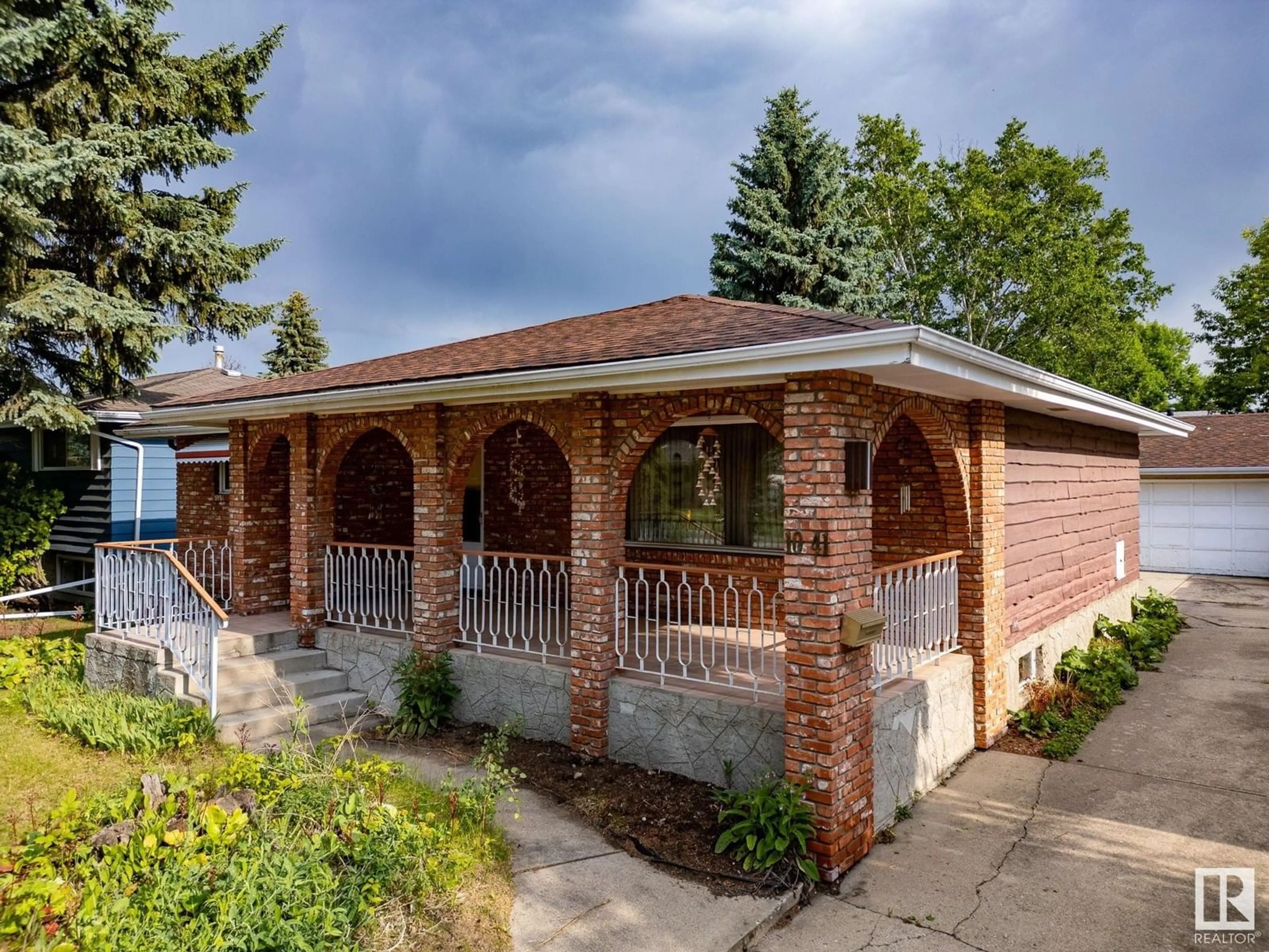 Home with brick exterior material, building for 1041 MOYER DR, Sherwood Park Alberta T8A1E7