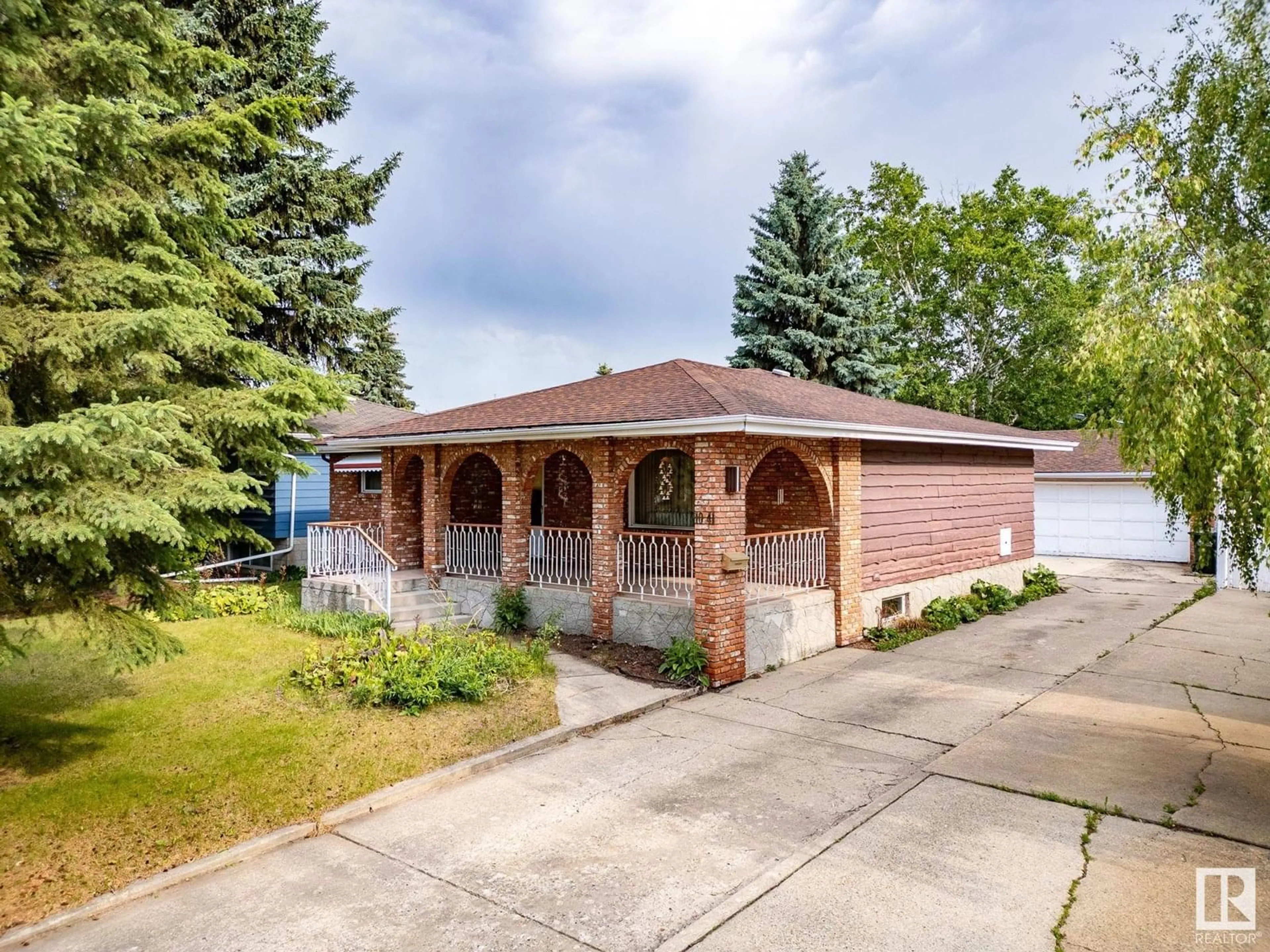 Home with brick exterior material, street for 1041 MOYER DR, Sherwood Park Alberta T8A1E7