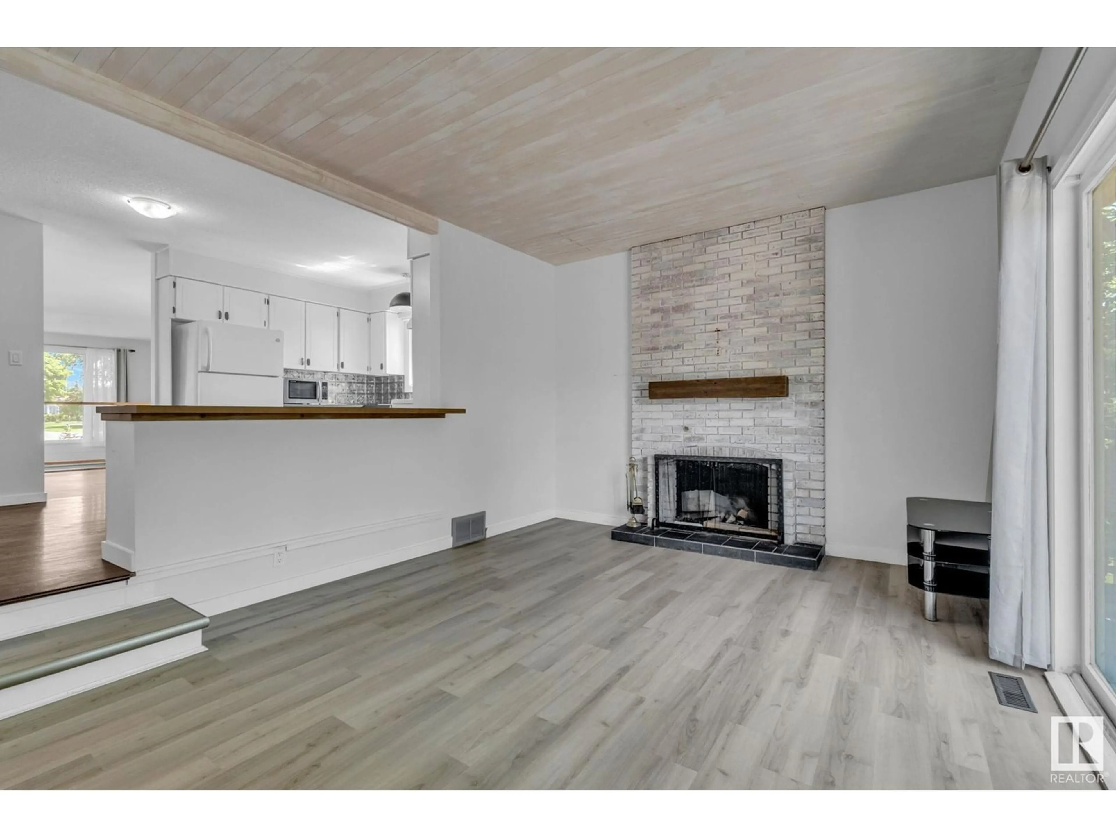 Unknown for 2088 74 ST, Edmonton Alberta T6K2L4