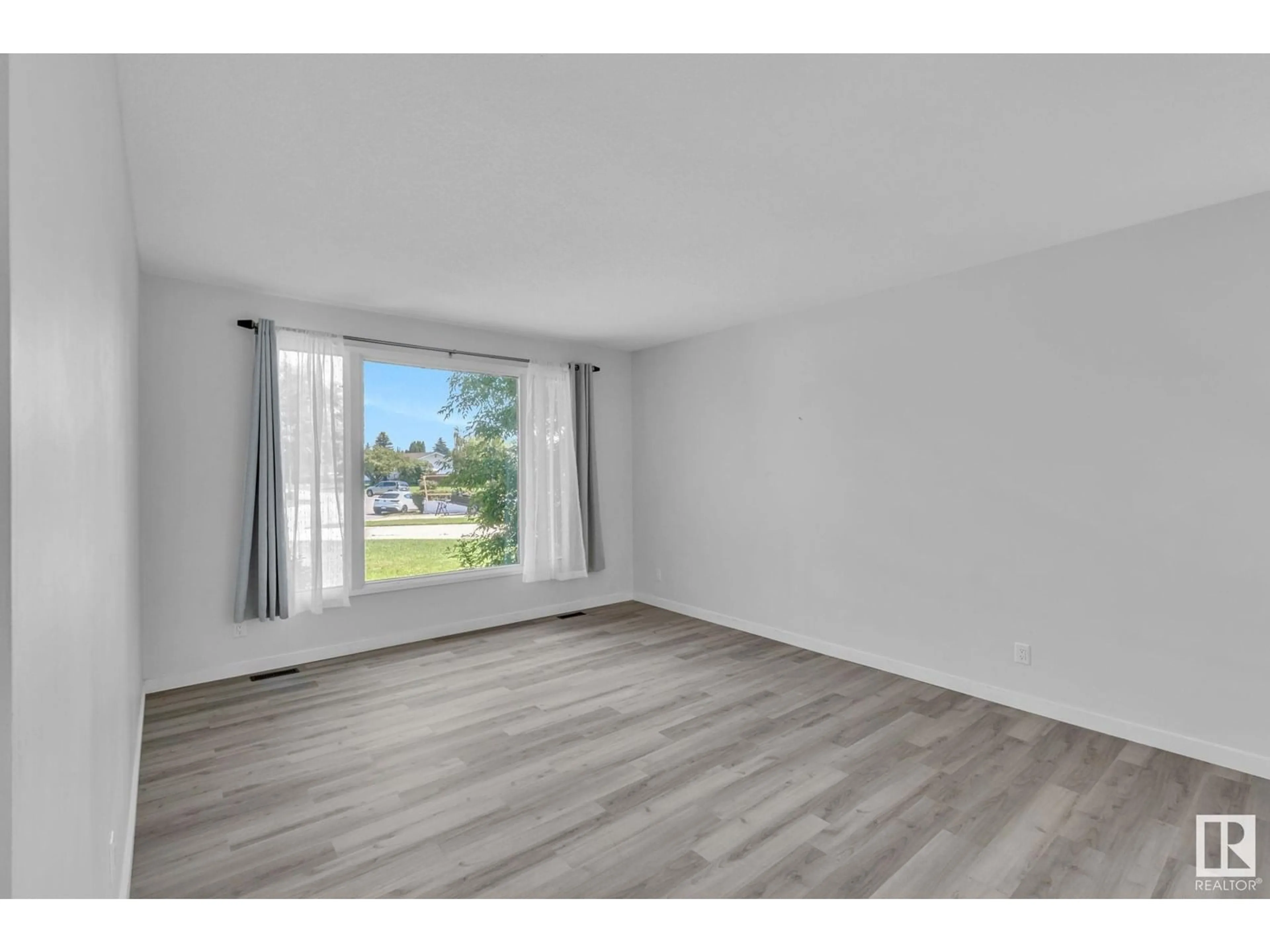 A pic of a room for 2088 74 ST, Edmonton Alberta T6K2L4