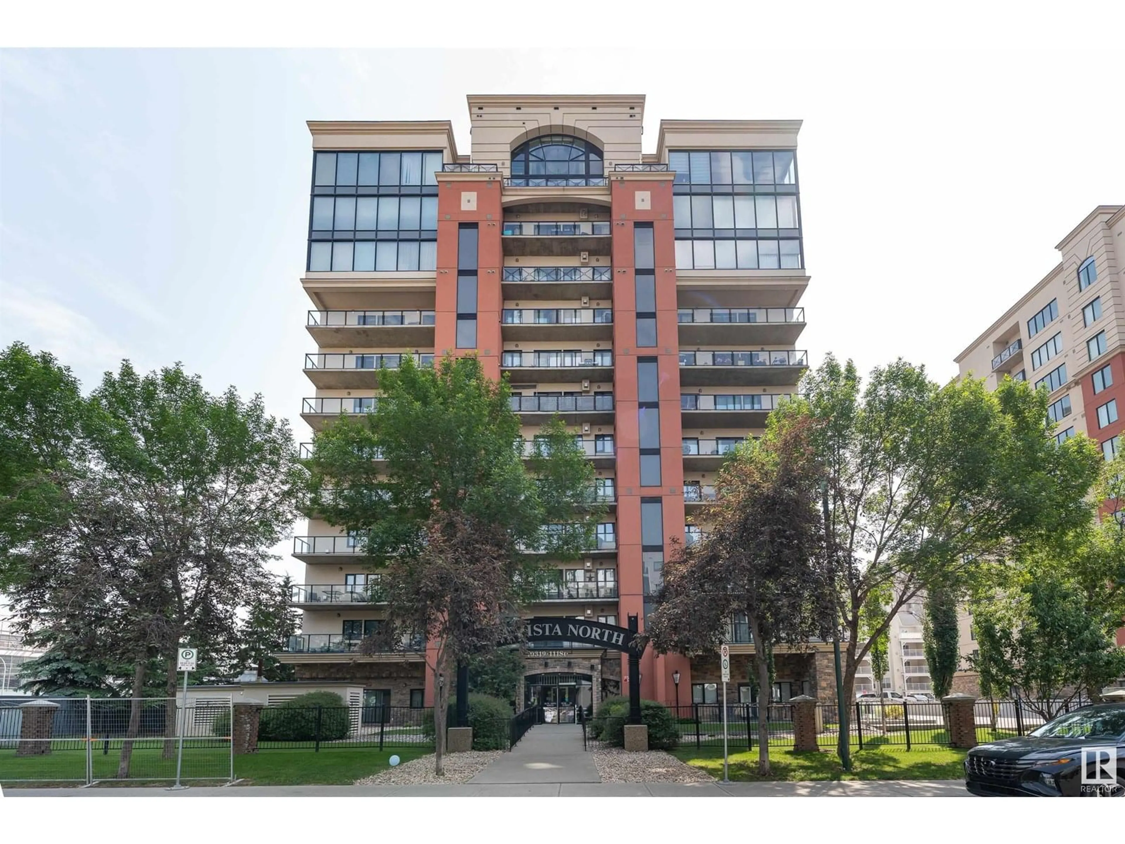 Indoor foyer for 10319 - 903 111 ST NW, Edmonton Alberta T5K0A2