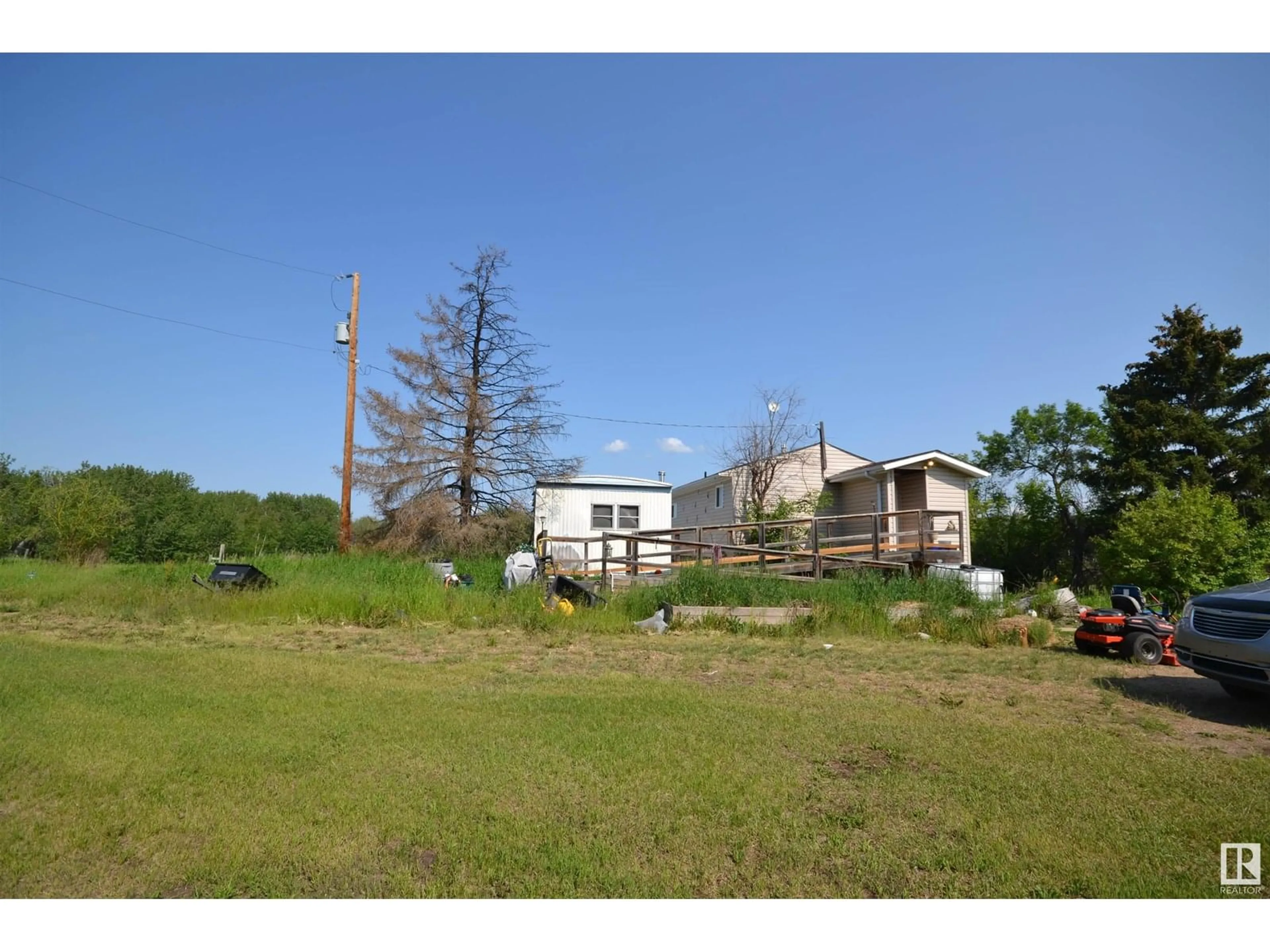A pic from outside/outdoor area/front of a property/back of a property/a pic from drone, building for 53049 RGE ROAD 215, Rural Strathcona County Alberta T8E2E5