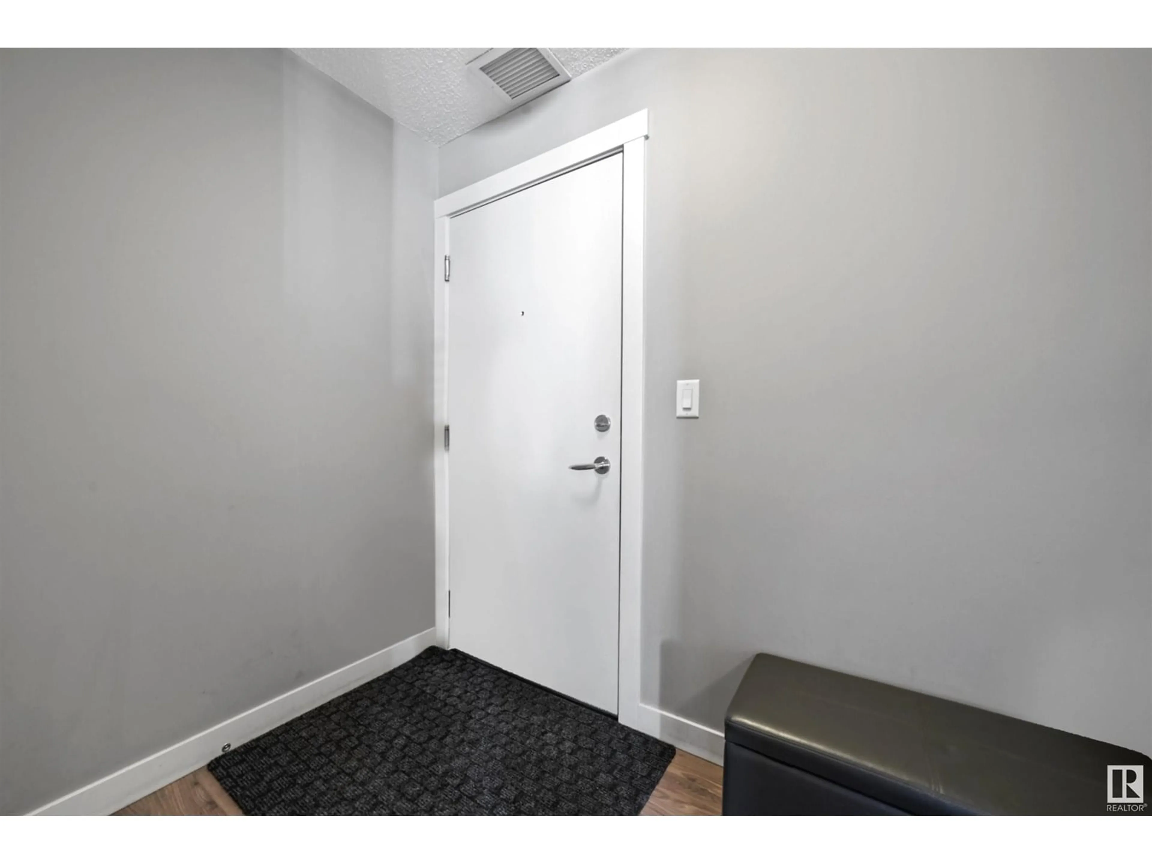 Indoor entryway for 216 2229 44 AVE, Edmonton Alberta T6T0W6