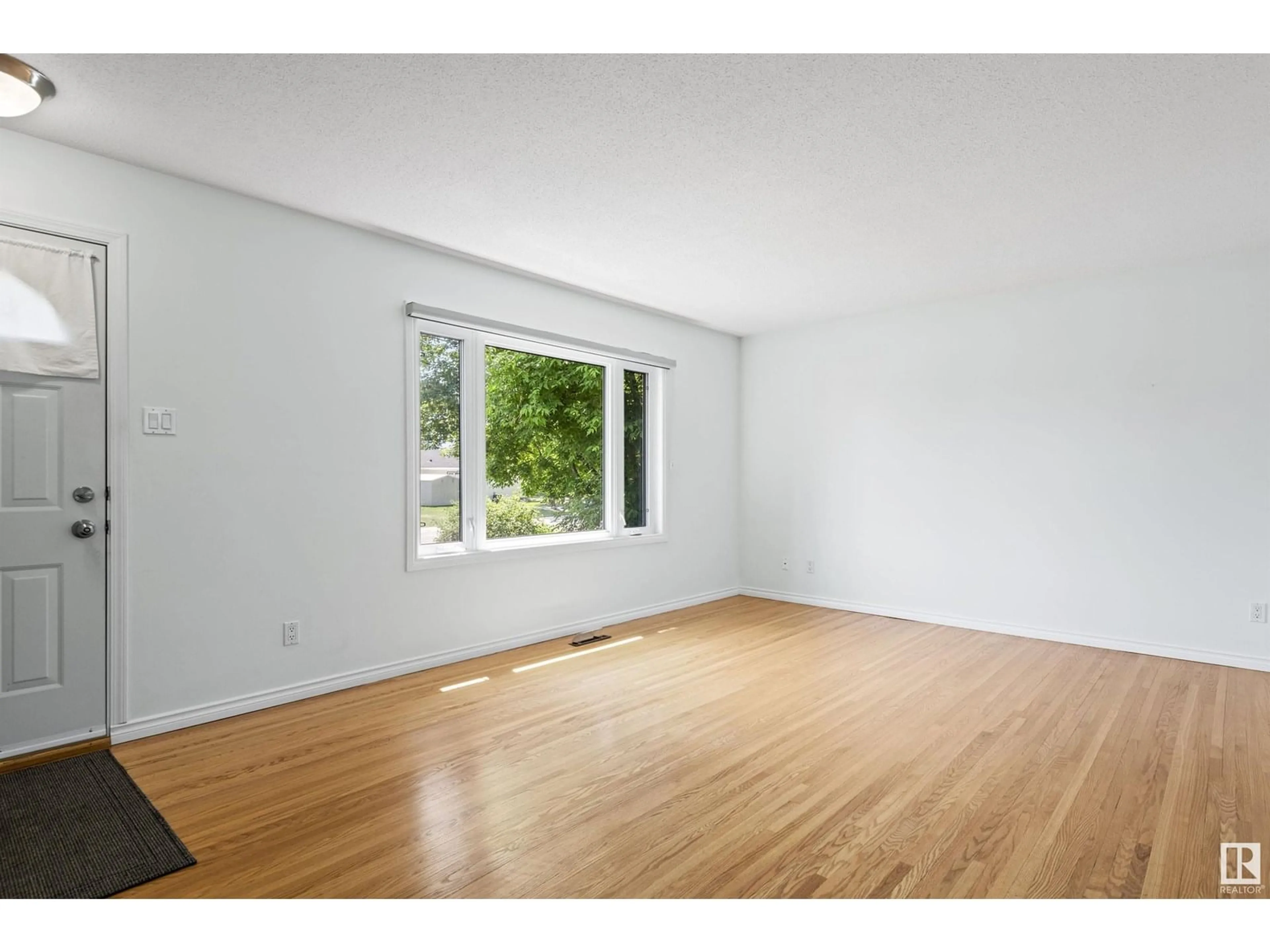 A pic of a room for 16152 110A AV, Edmonton Alberta T5P1J1