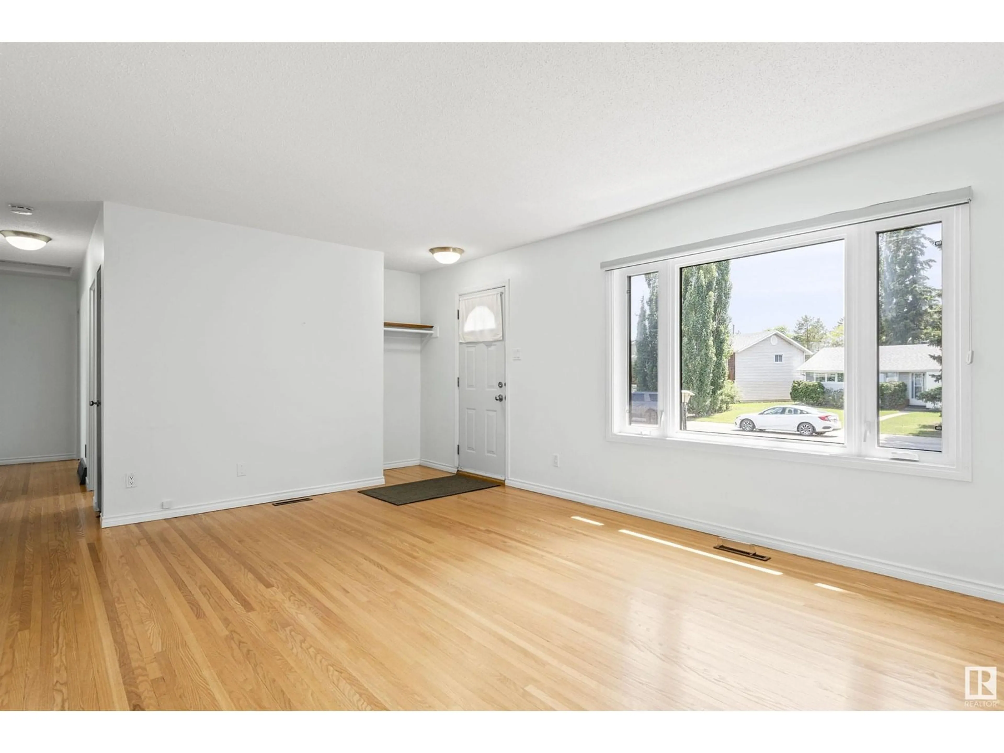 Unknown for 16152 110A AV, Edmonton Alberta T5P1J1