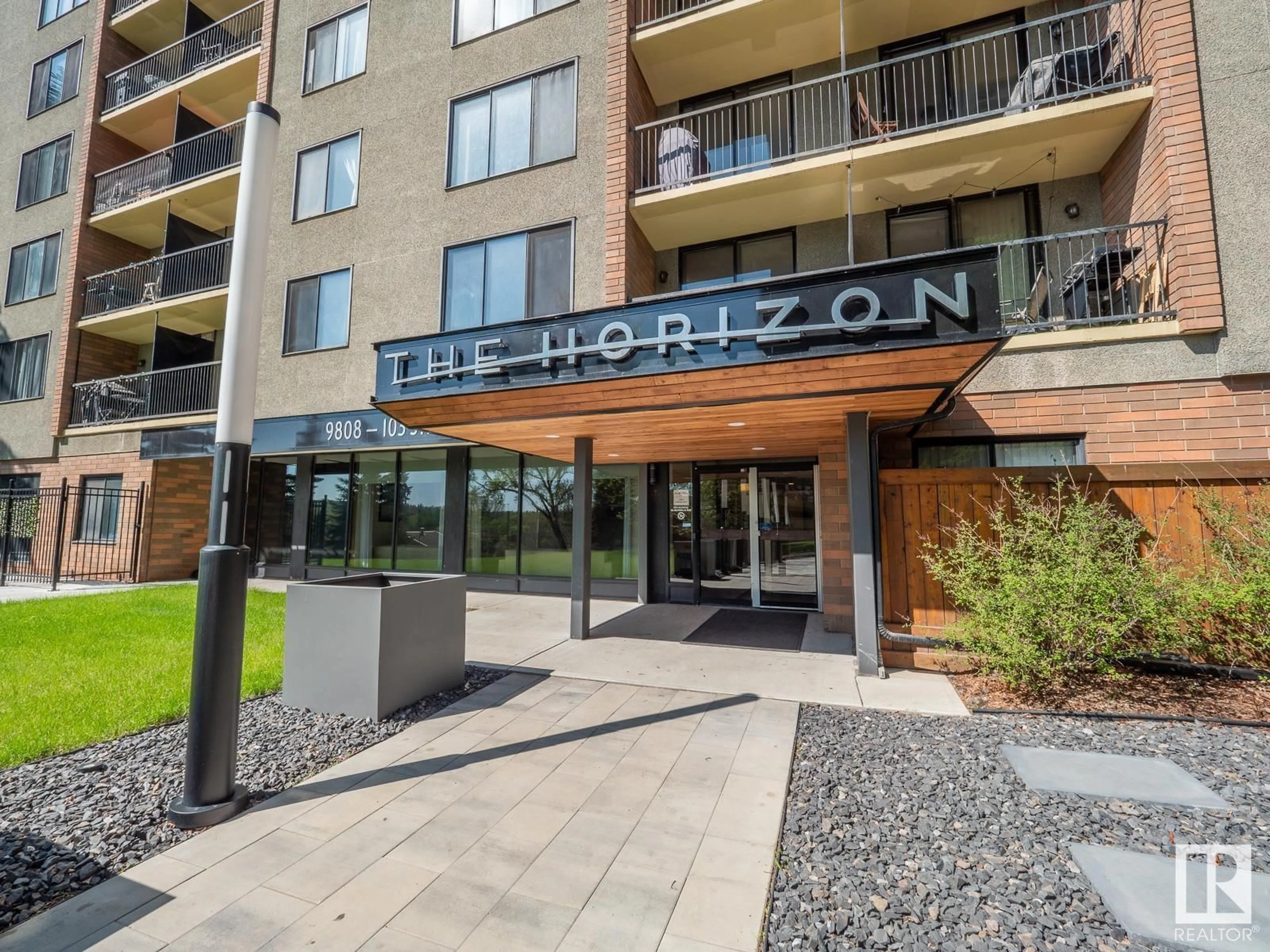 Indoor foyer for 1402 - 9808 103 ST, Edmonton Alberta T5K2G4