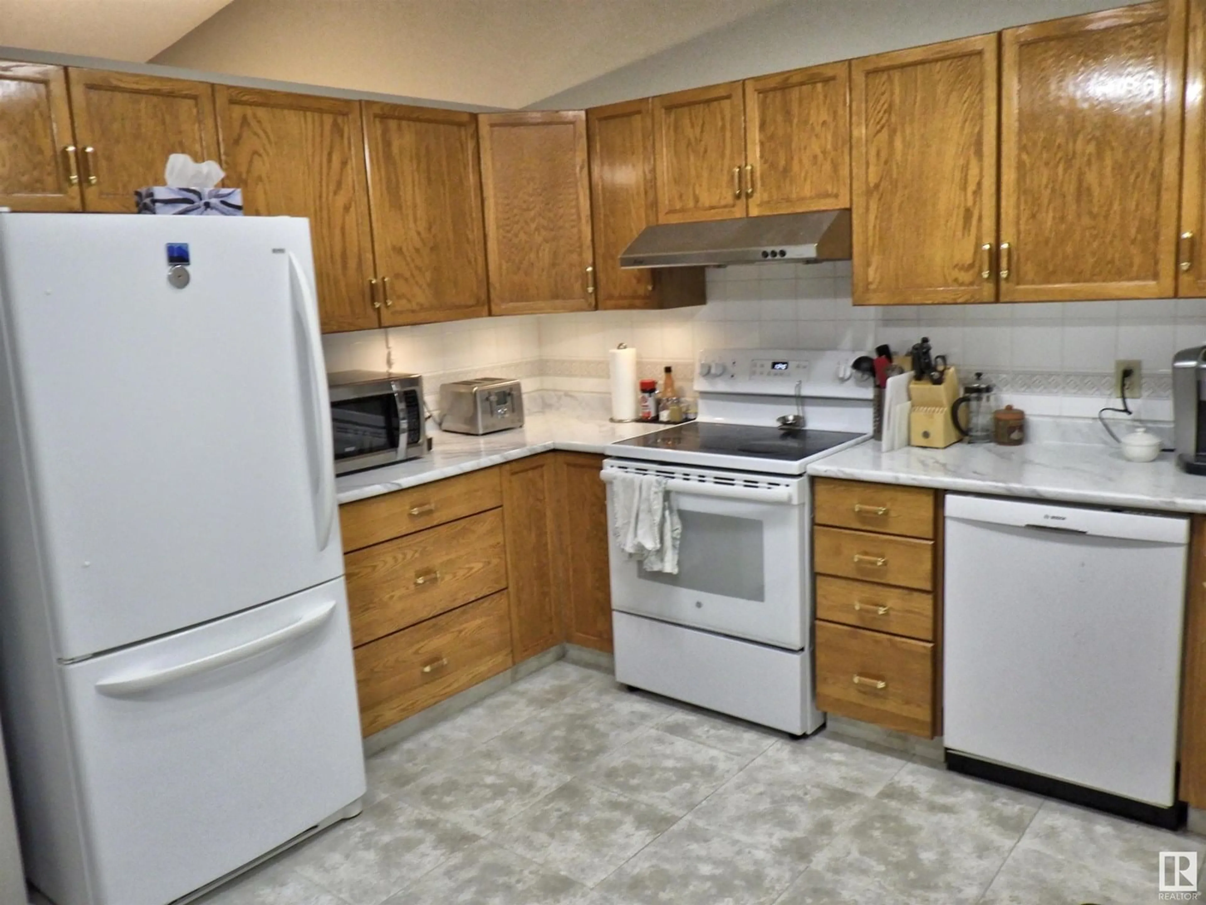 Standard kitchen, unknown for 6530 158 AV, Edmonton Alberta T5Y2S7