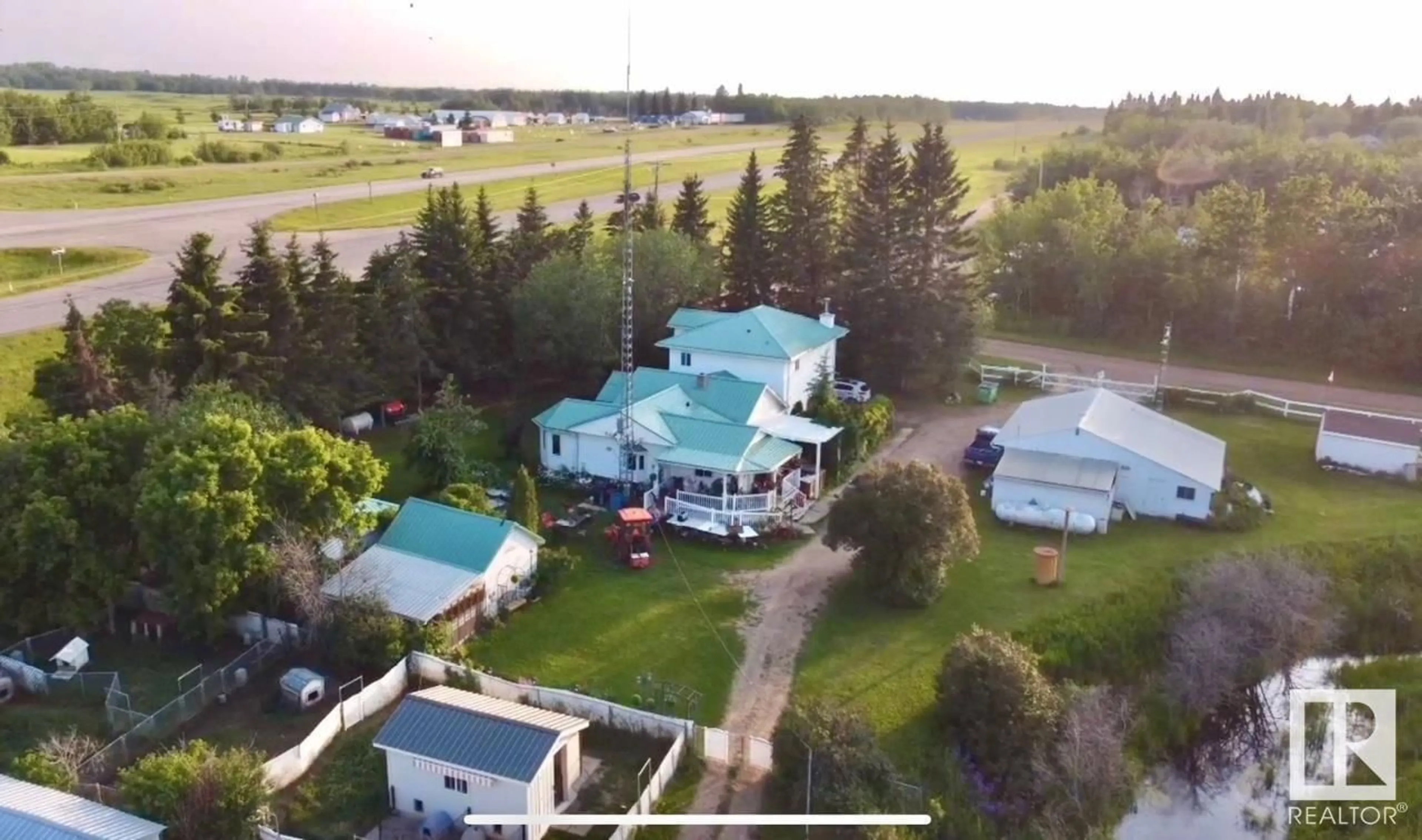A pic from outside/outdoor area/front of a property/back of a property/a pic from drone, unknown for 532003 RANGE RD 192, Rural Lamont County Alberta T0B4J0
