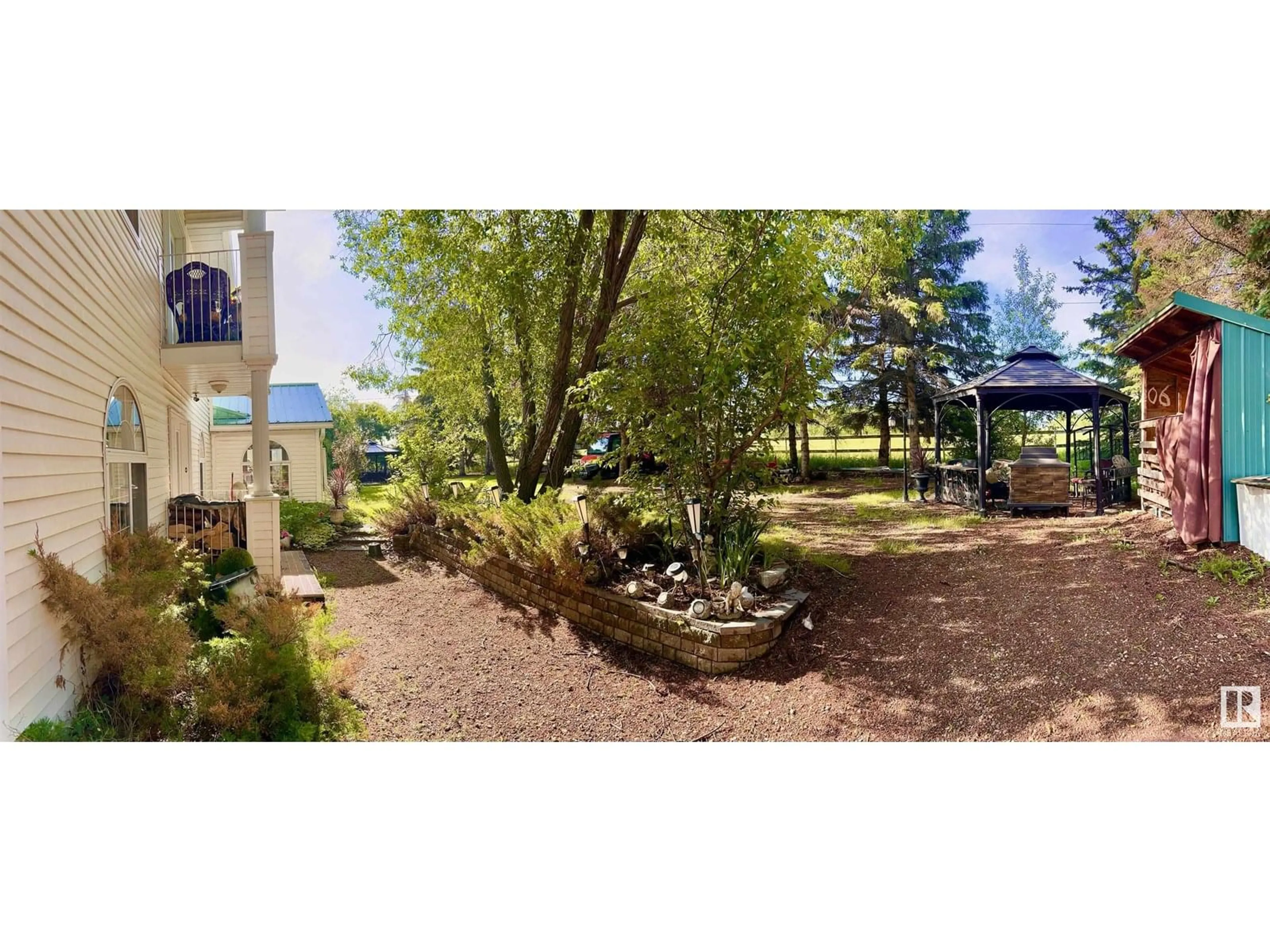 Patio, mountain view for 532003 RANGE RD 192, Rural Lamont County Alberta T0B4J0
