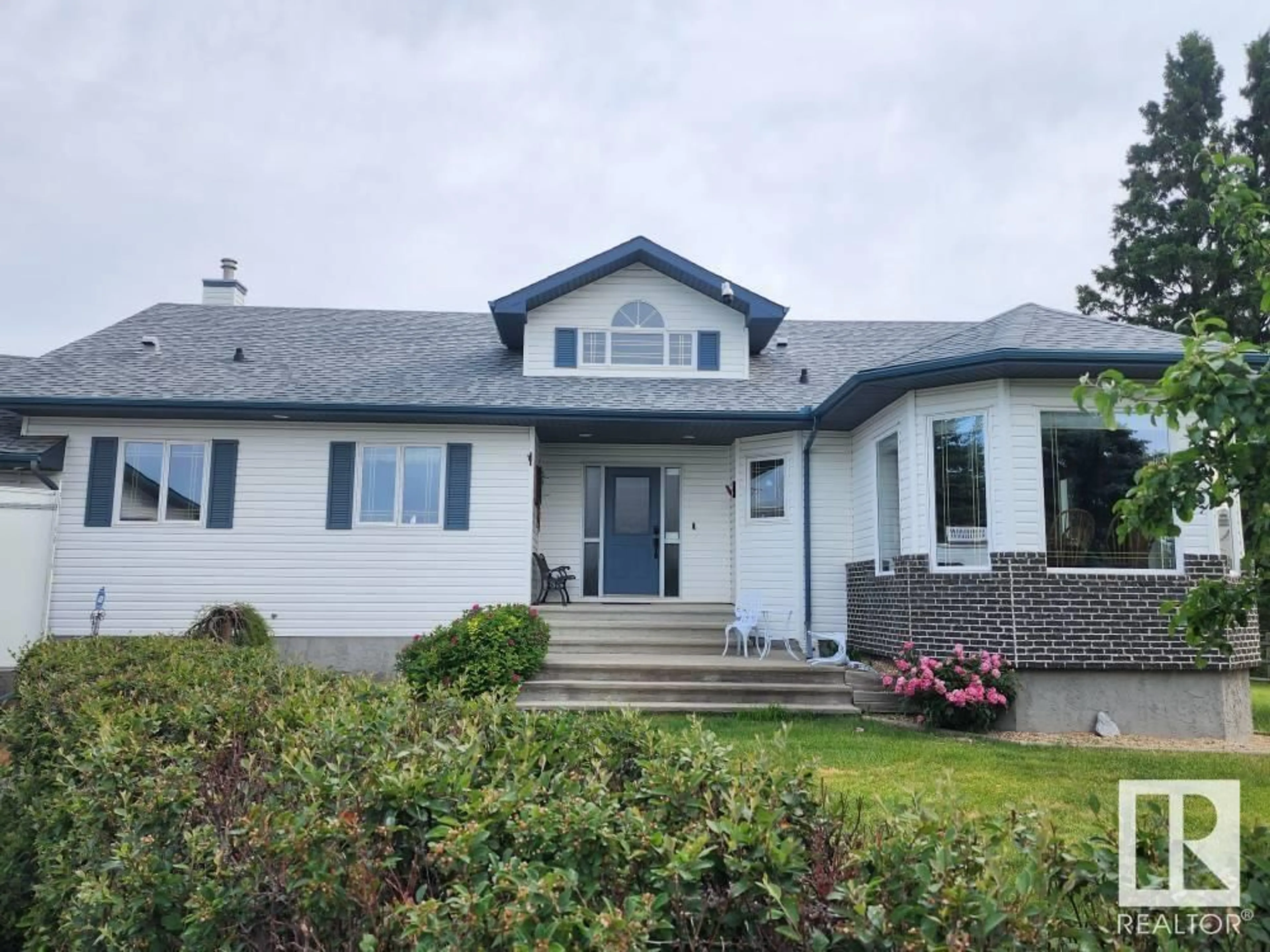 Home with vinyl exterior material, unknown for 49238 RGE ROAD 253, Rural Leduc County Alberta T9E6M1