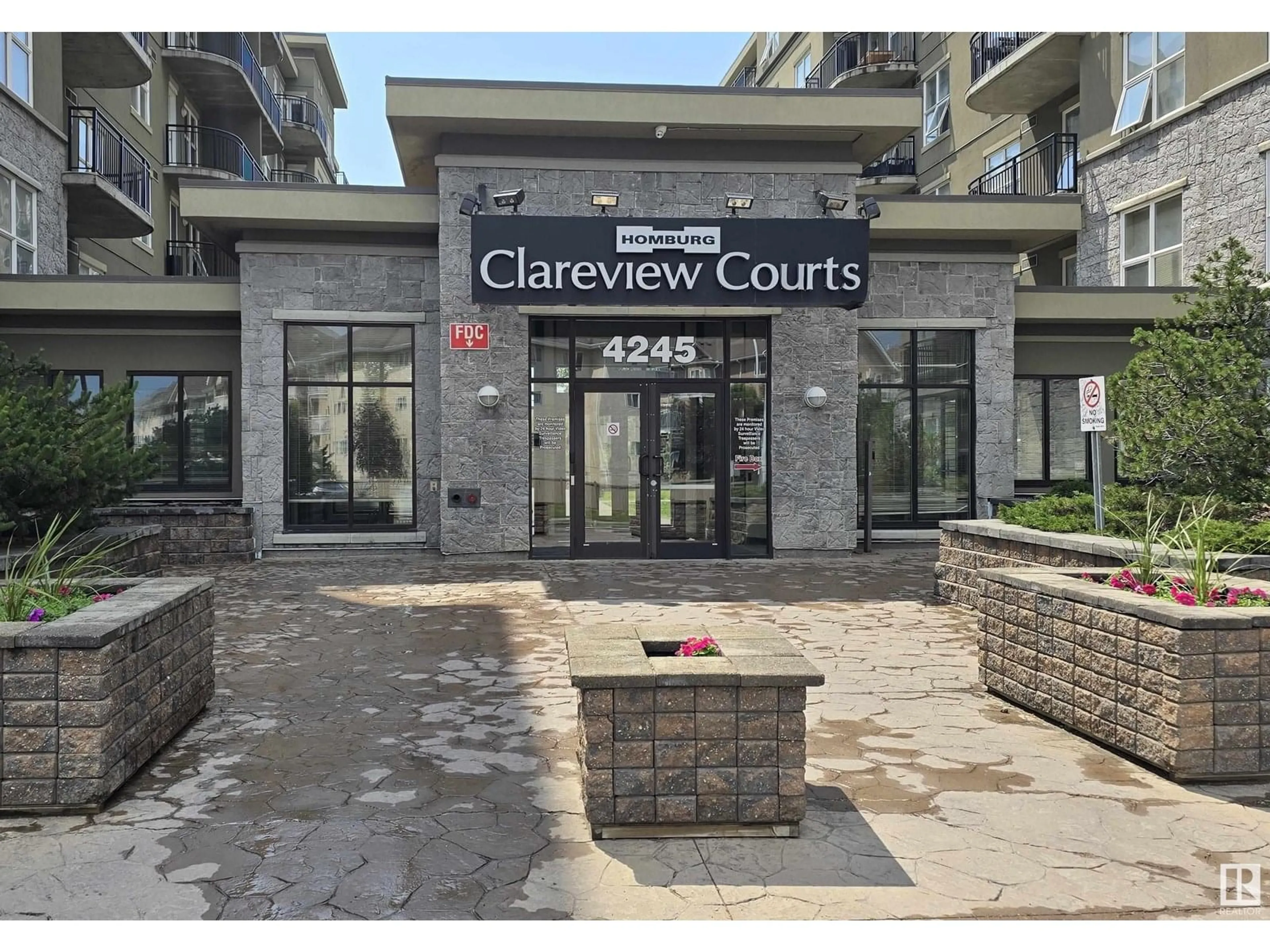 Indoor foyer for 2-105 - 4245 139 AV NW, Edmonton Alberta T5Y3E8