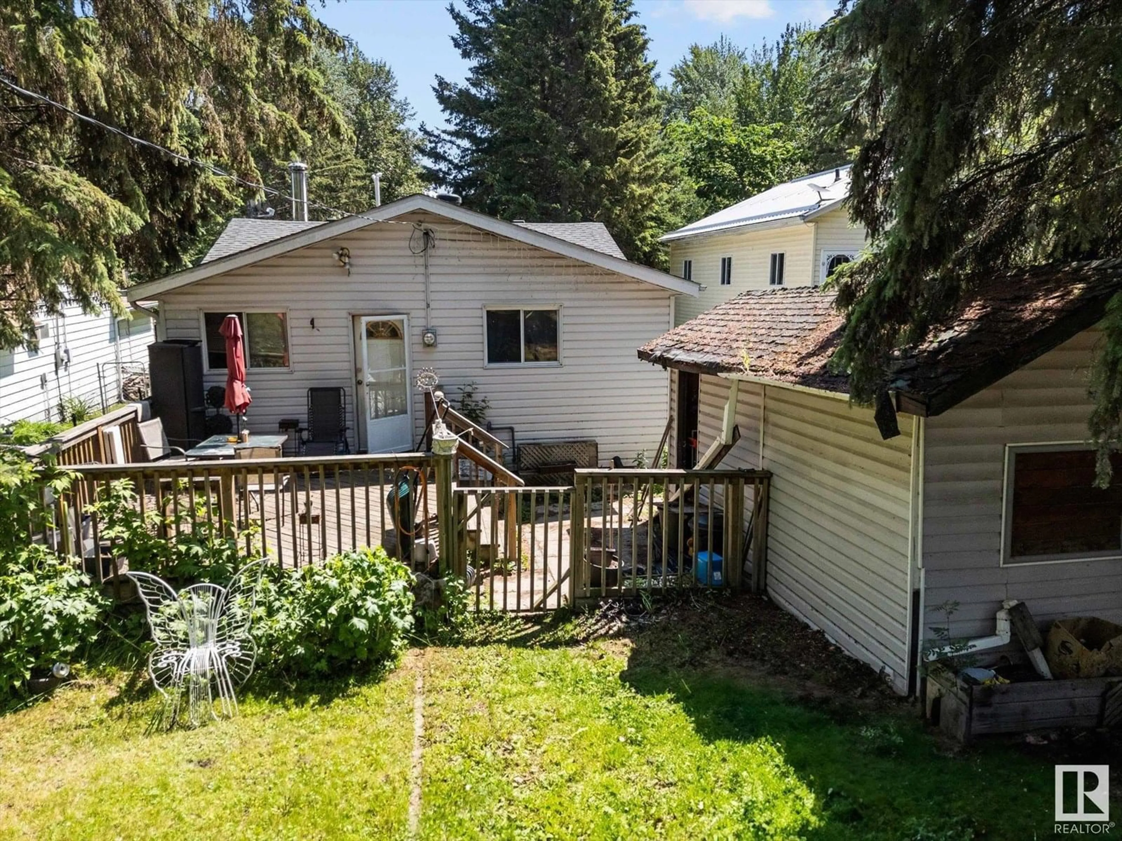 A pic from outside/outdoor area/front of a property/back of a property/a pic from drone, unknown for 257 RGE RD 20, Rural Parkland County Alberta T7Z2V2