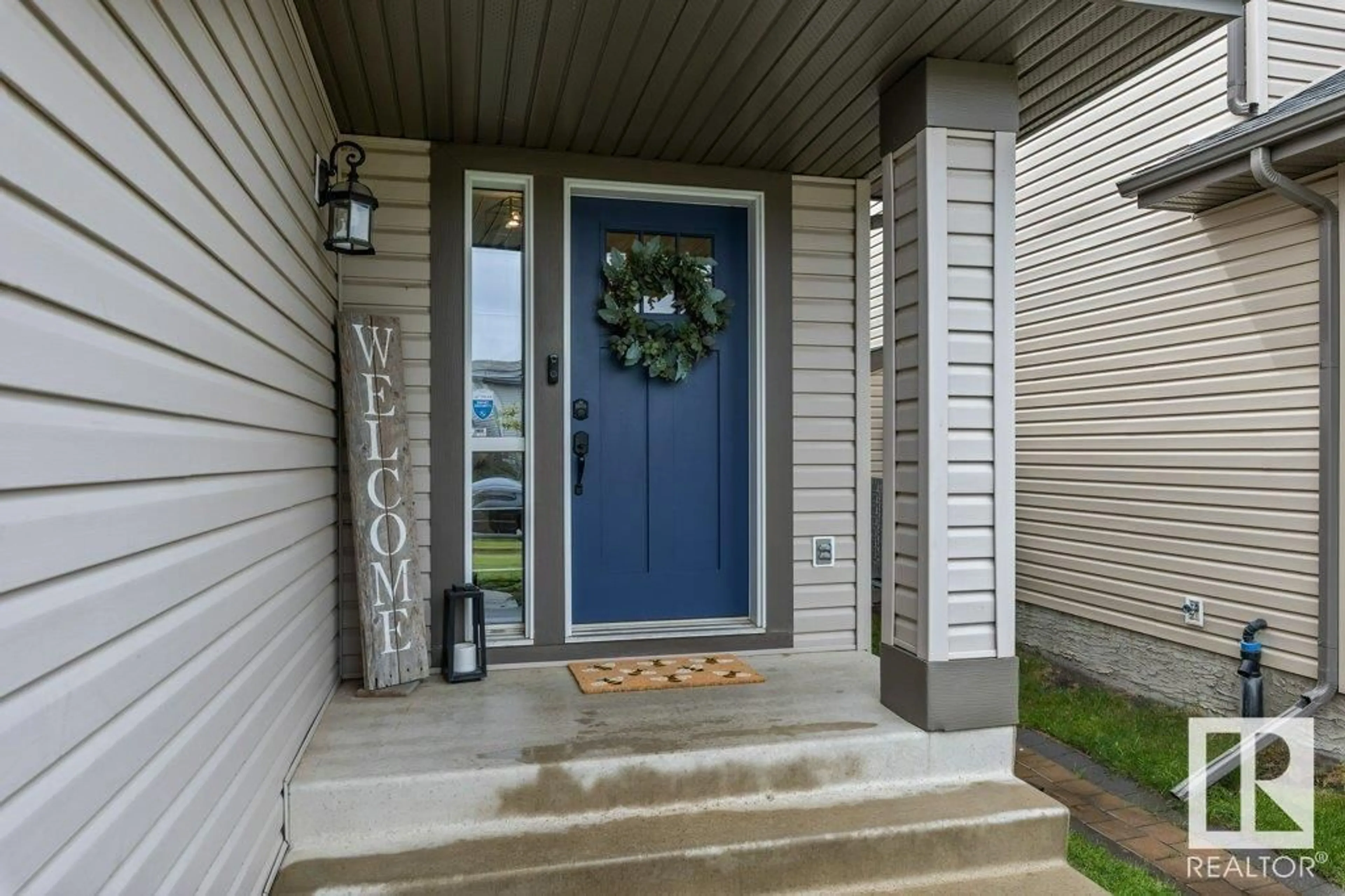 Indoor entryway for 24 NAPOLEON CR, St. Albert Alberta T8N1C6