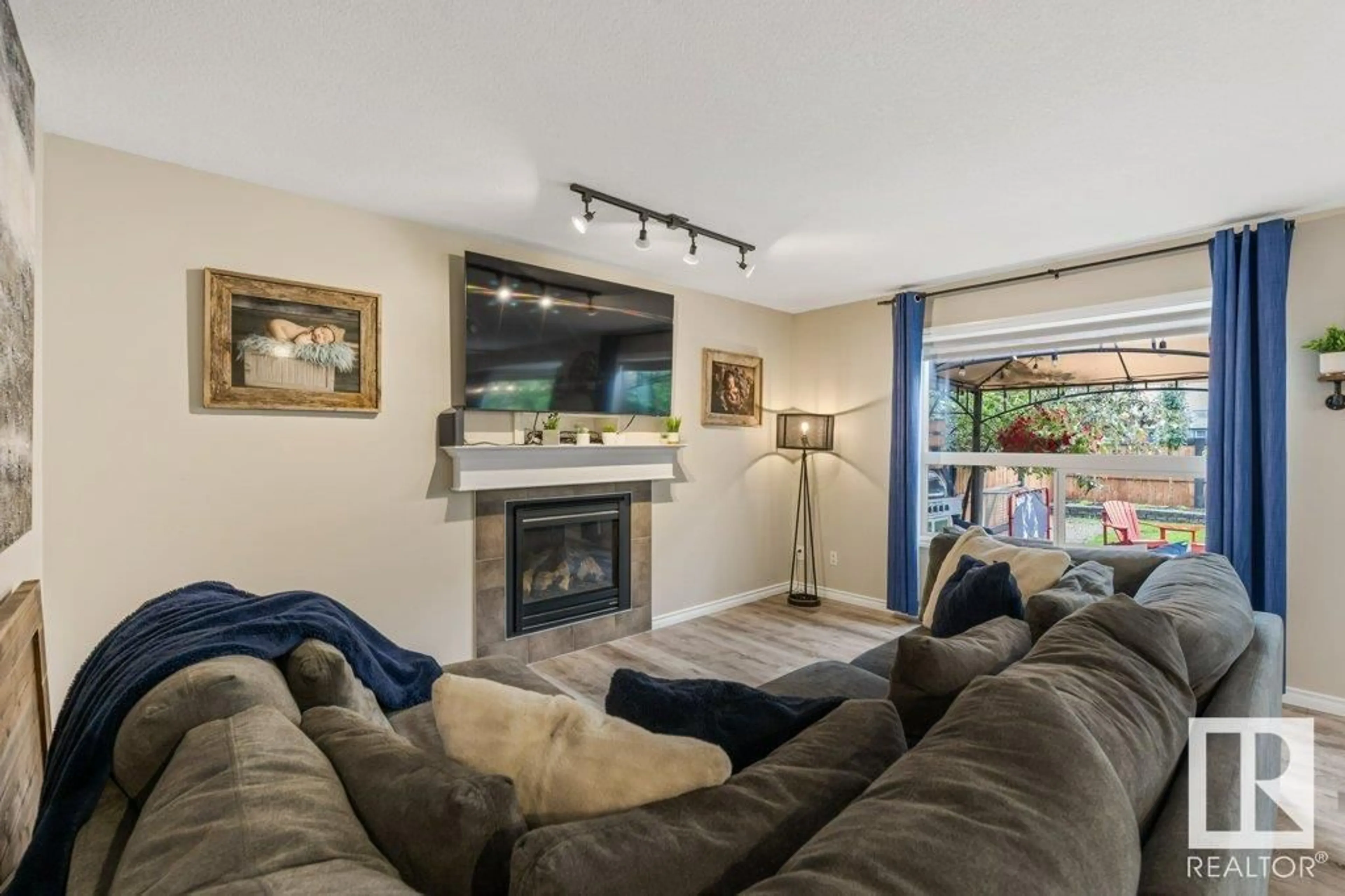 Living room with furniture, unknown for 24 NAPOLEON CR, St. Albert Alberta T8N1C6