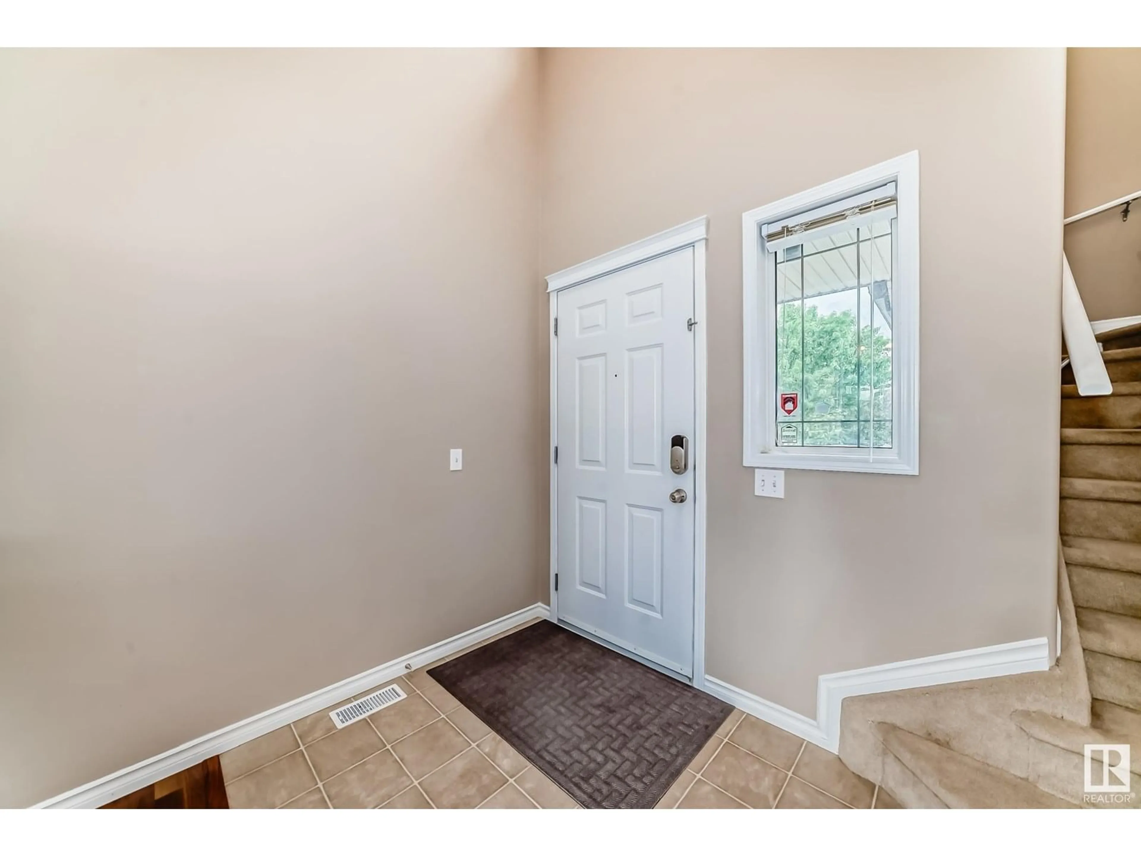 Indoor entryway for 413 85 ST, Edmonton Alberta T6X1H7