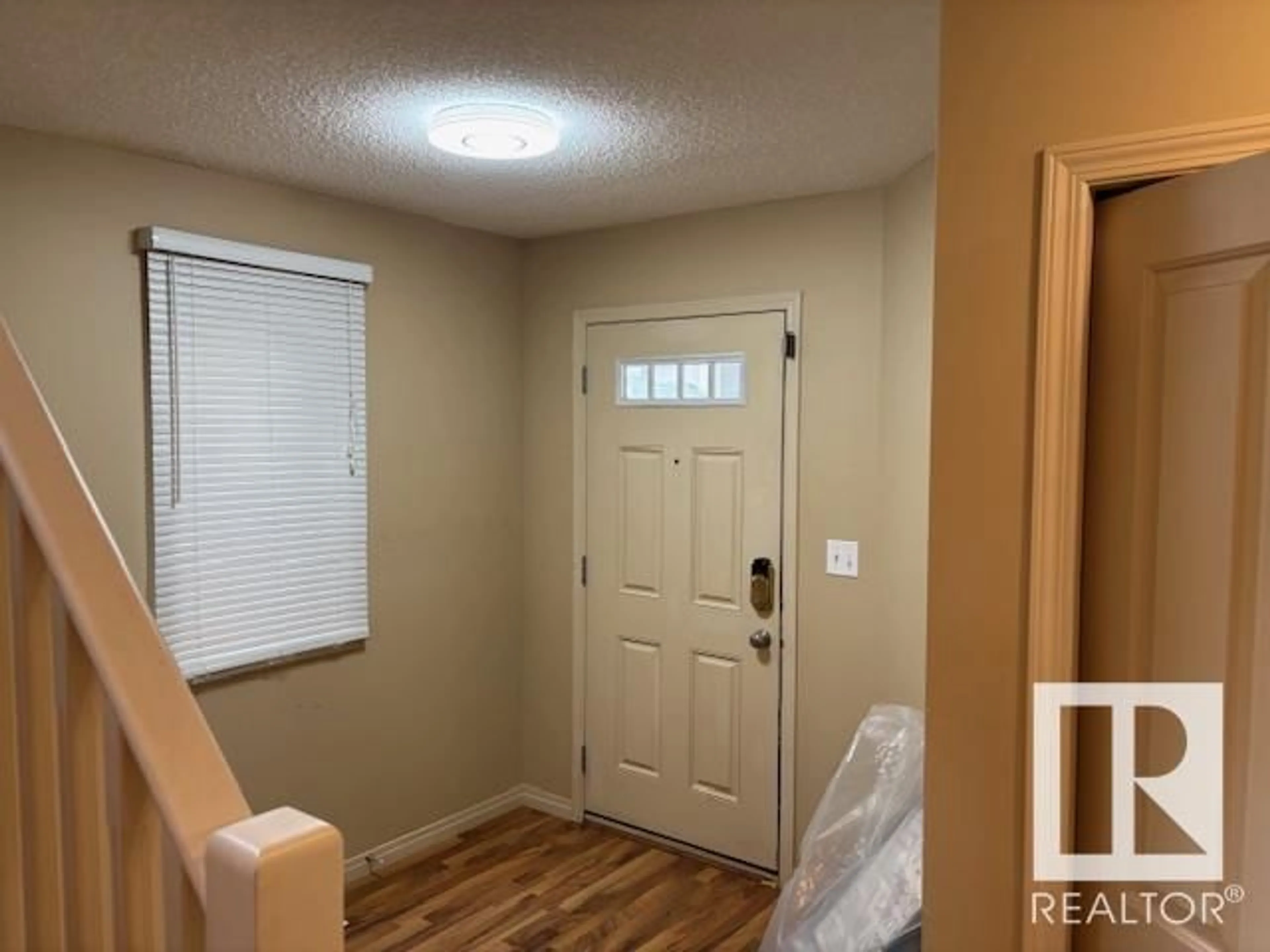 Indoor entryway for #221 - 221 SUMMERWOOD DR, Sherwood Park Alberta T8H0B4