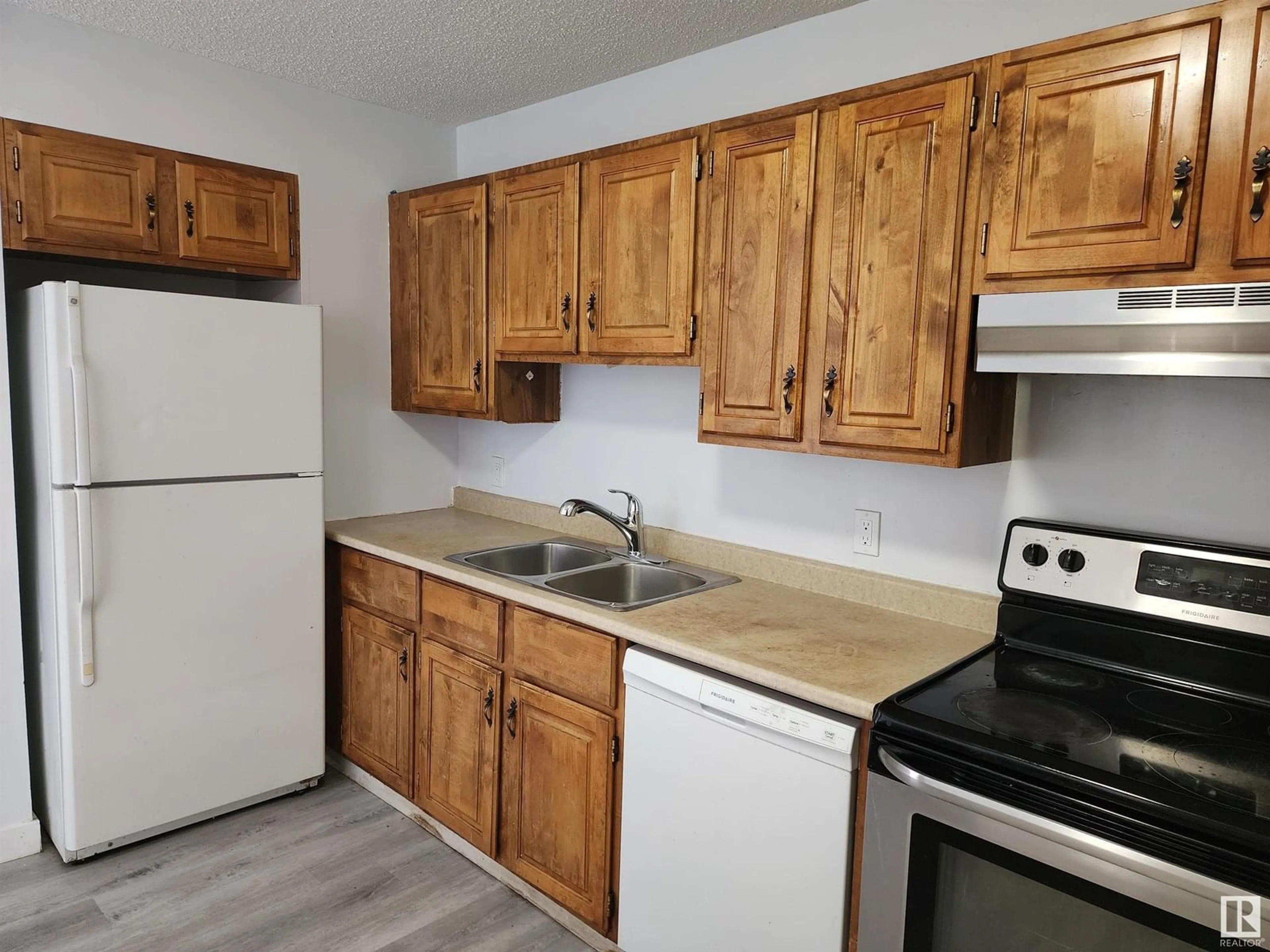 Standard kitchen, unknown for 613 MILLBOURNE RD E NW, Edmonton Alberta T6X3N3