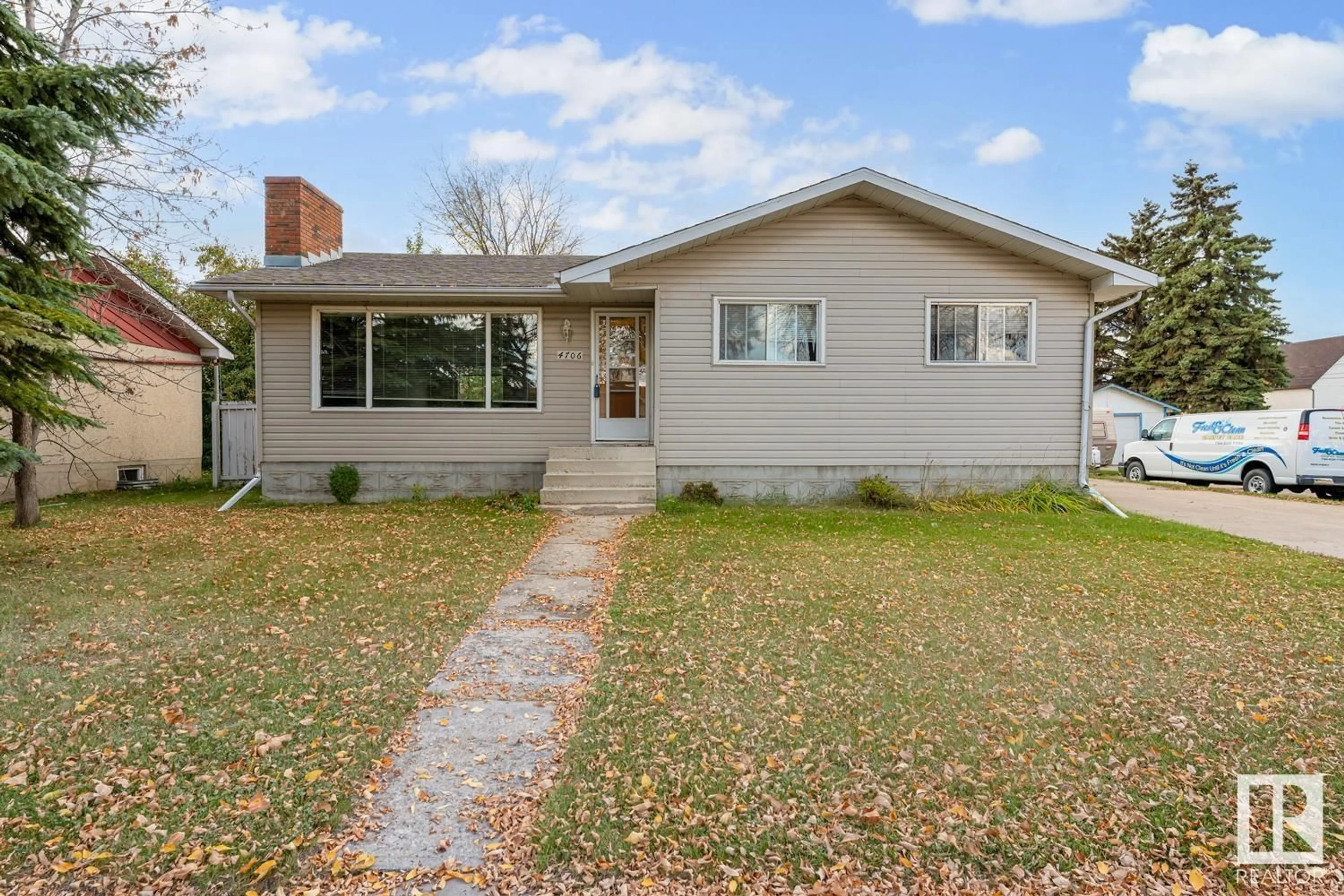 Home with vinyl exterior material, street for 4706 45 ST, Bonnyville Town Alberta T9N1H1