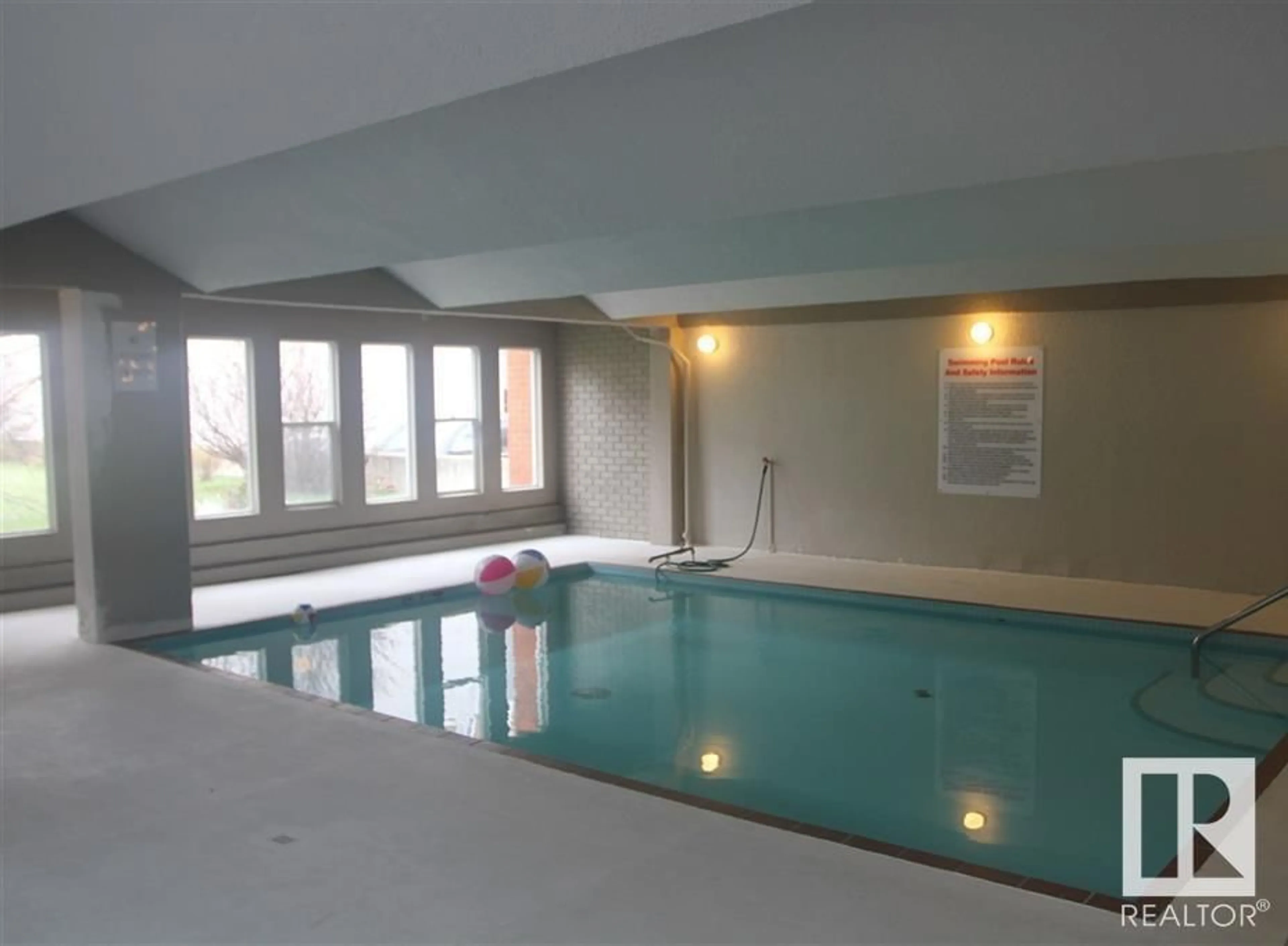 Pool for #1601 - 10150 117 ST, Edmonton Alberta T5K2J2
