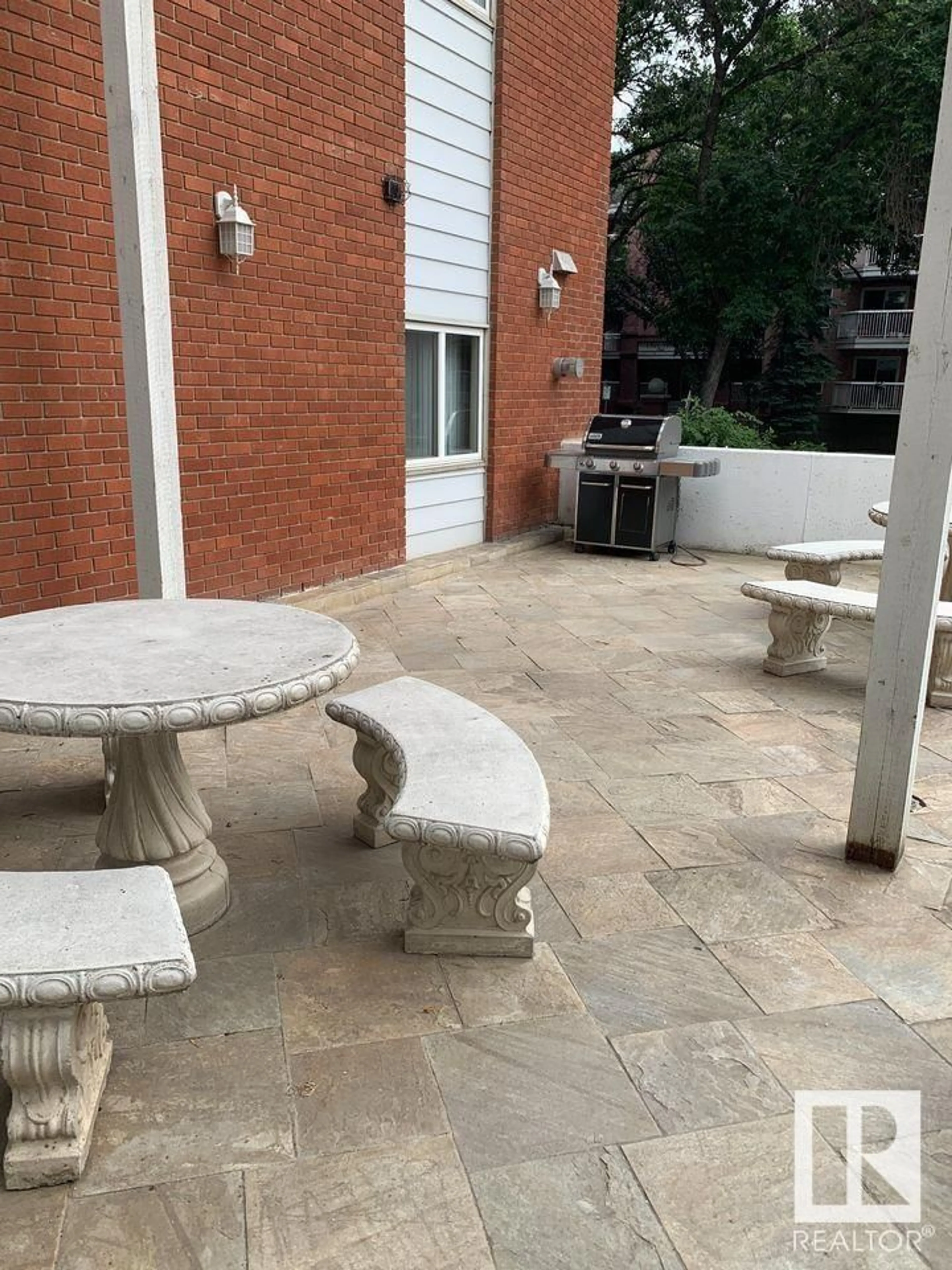 Patio, street for #1601 - 10150 117 ST, Edmonton Alberta T5K2J2