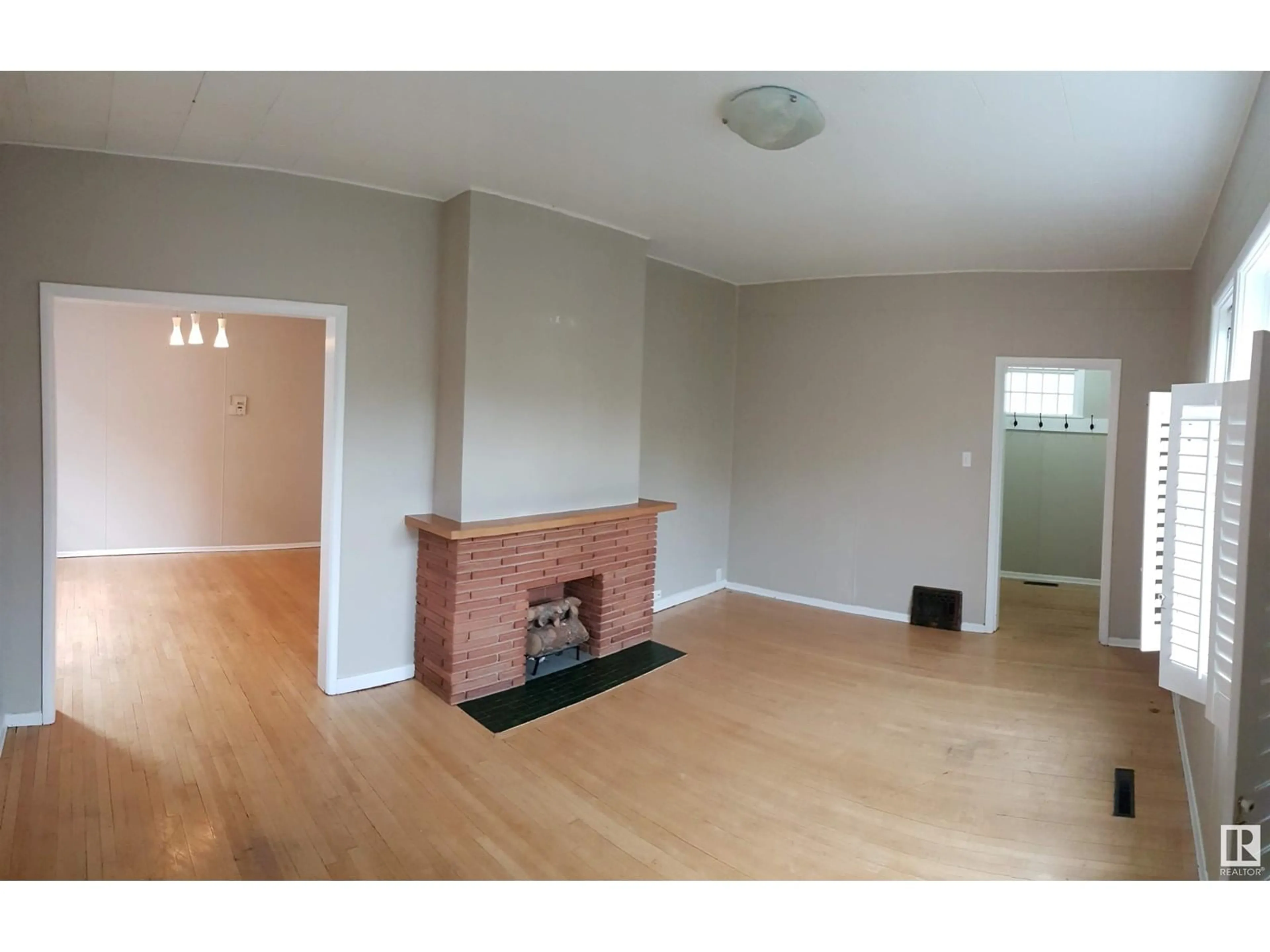 A pic of a room for 12605 107 AV, Edmonton Alberta T5M1Z5