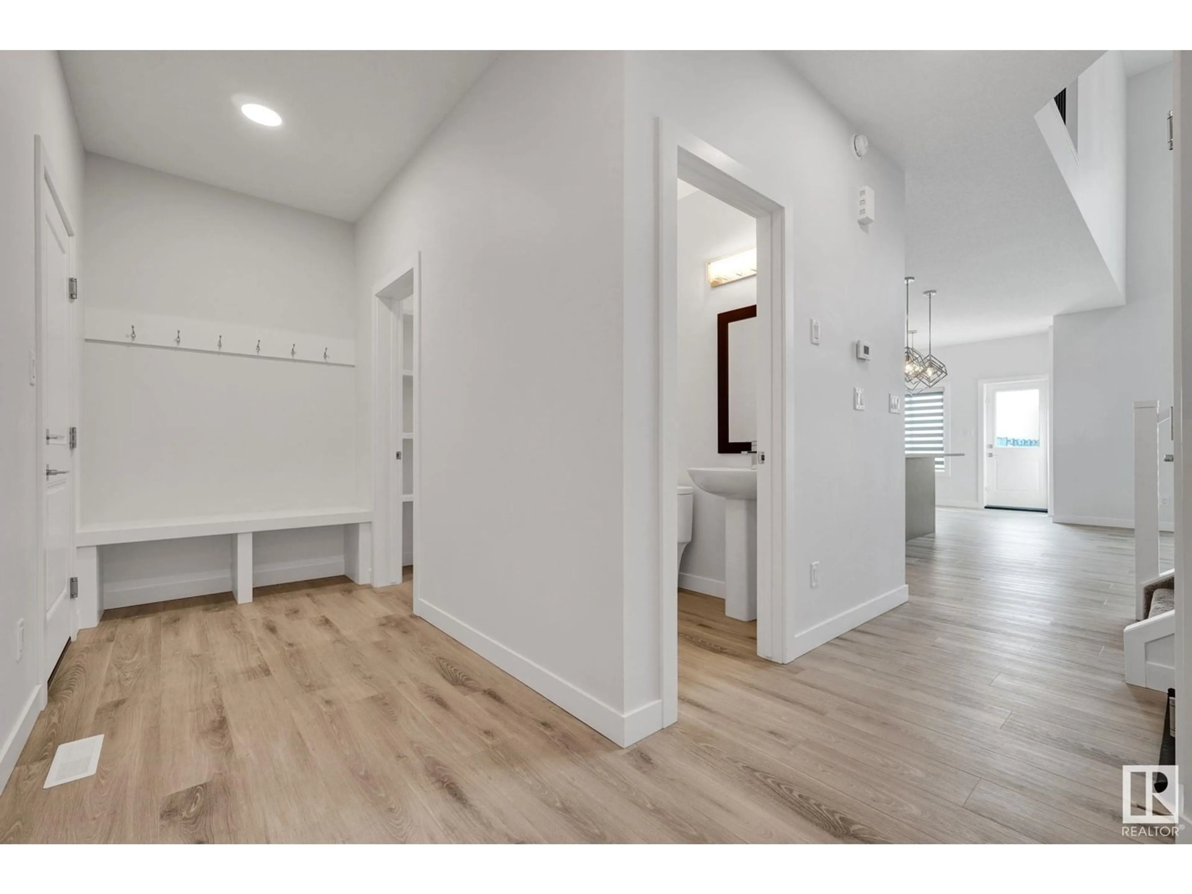 Indoor entryway for 107 EDGEFIELD WY, St. Albert Alberta T8N7Z9