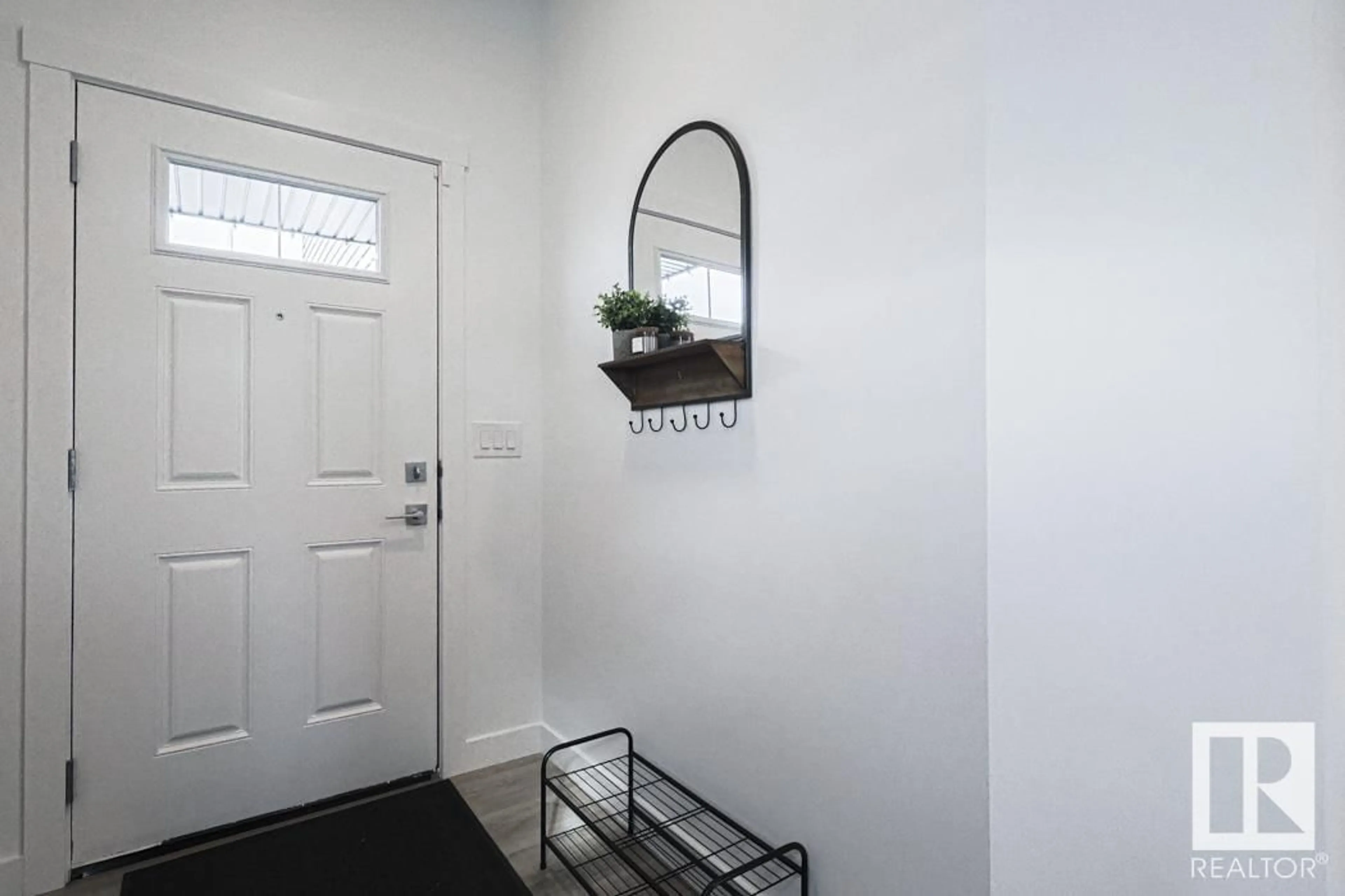 Indoor entryway for 42 SERENO LN, Fort Saskatchewan Alberta T8L0Z9