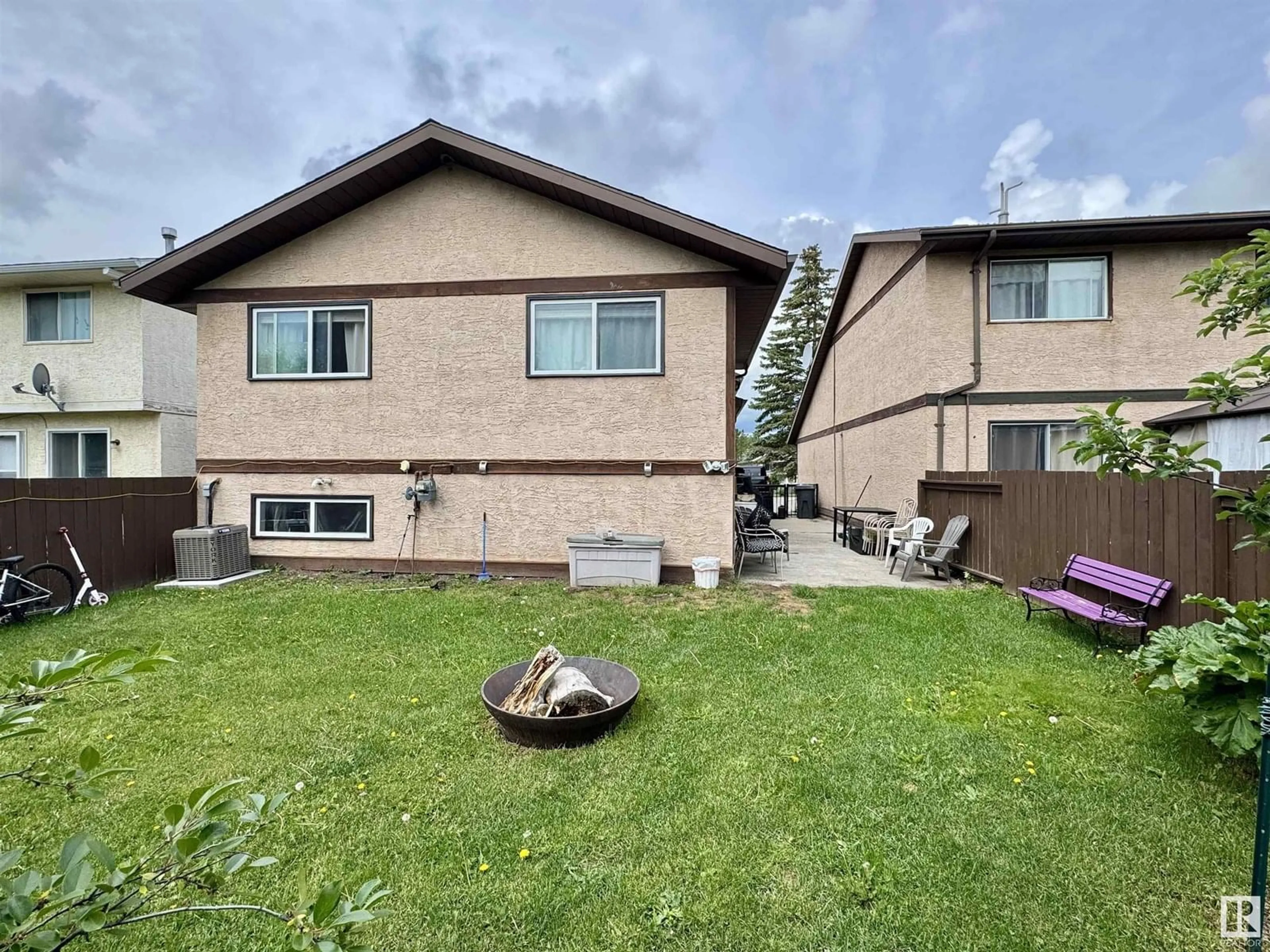 Unknown for 4325 55 ST, Drayton Valley Alberta T7A1K4