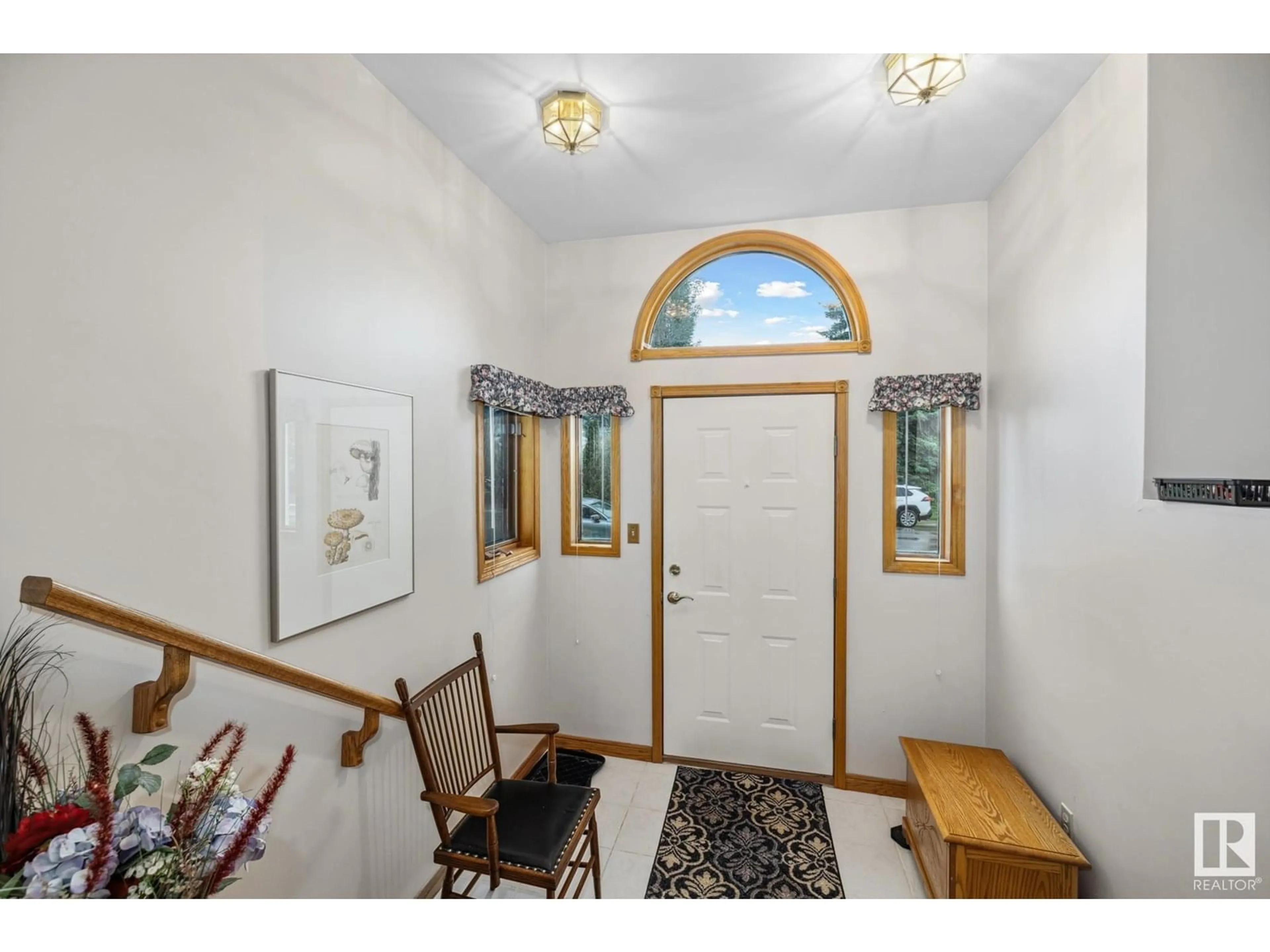 Indoor entryway for 14715 84 AV, Edmonton Alberta T5R3X1