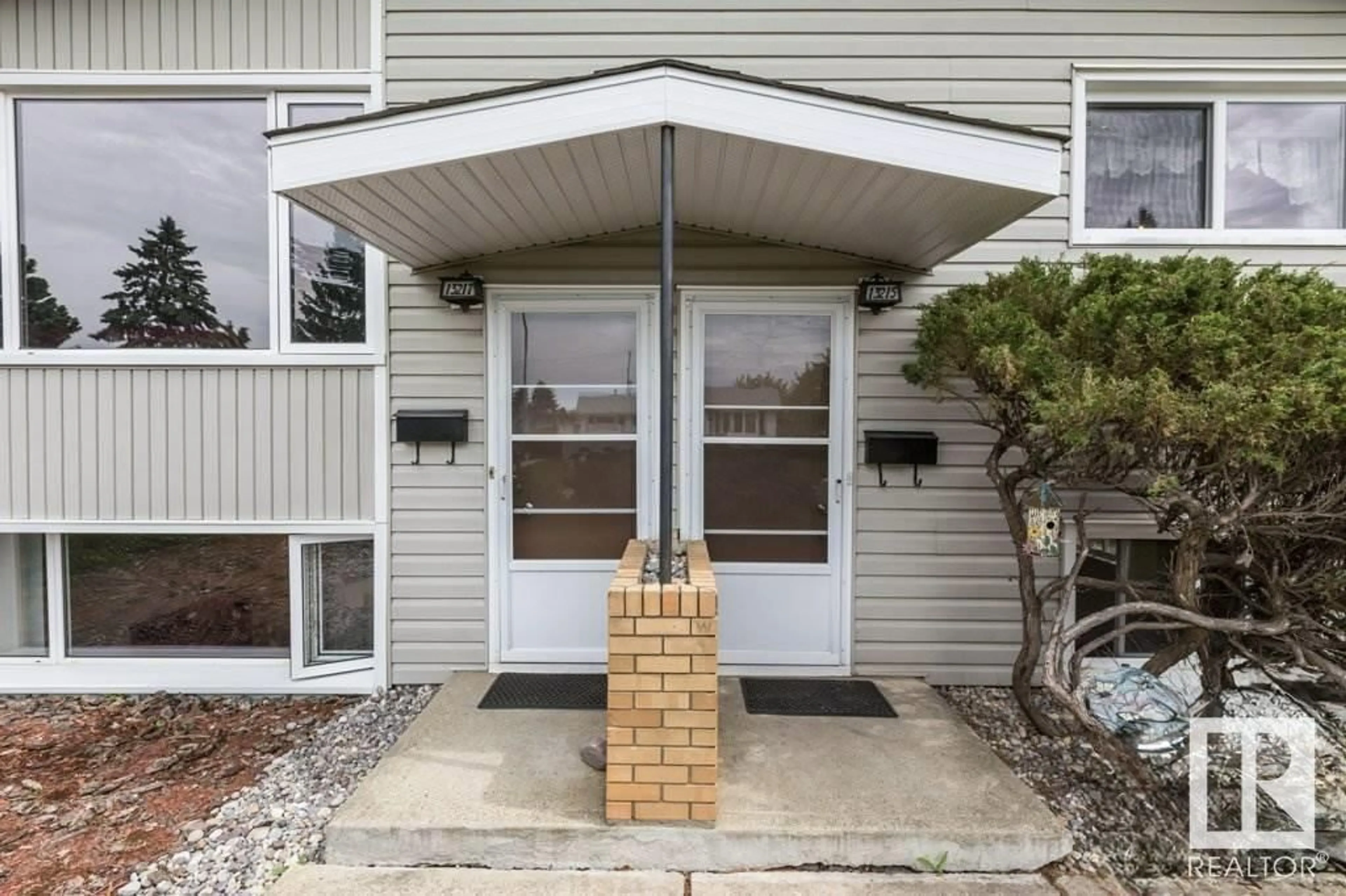 Indoor entryway for 17 - 13215 102 ST, Edmonton Alberta T5E4J7