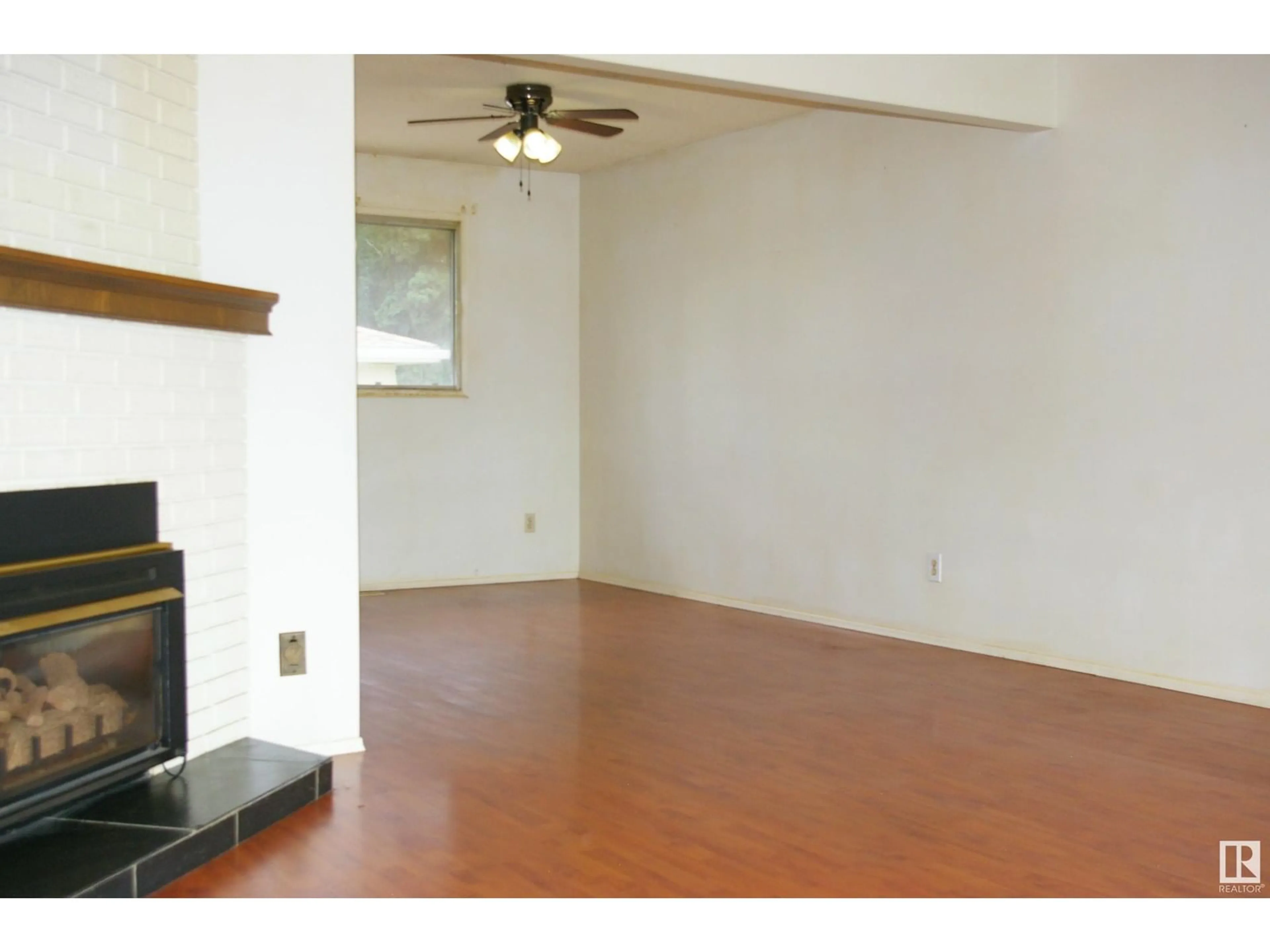 A pic of a room for NW - 8936 187 ST, Edmonton Alberta T5T1S1