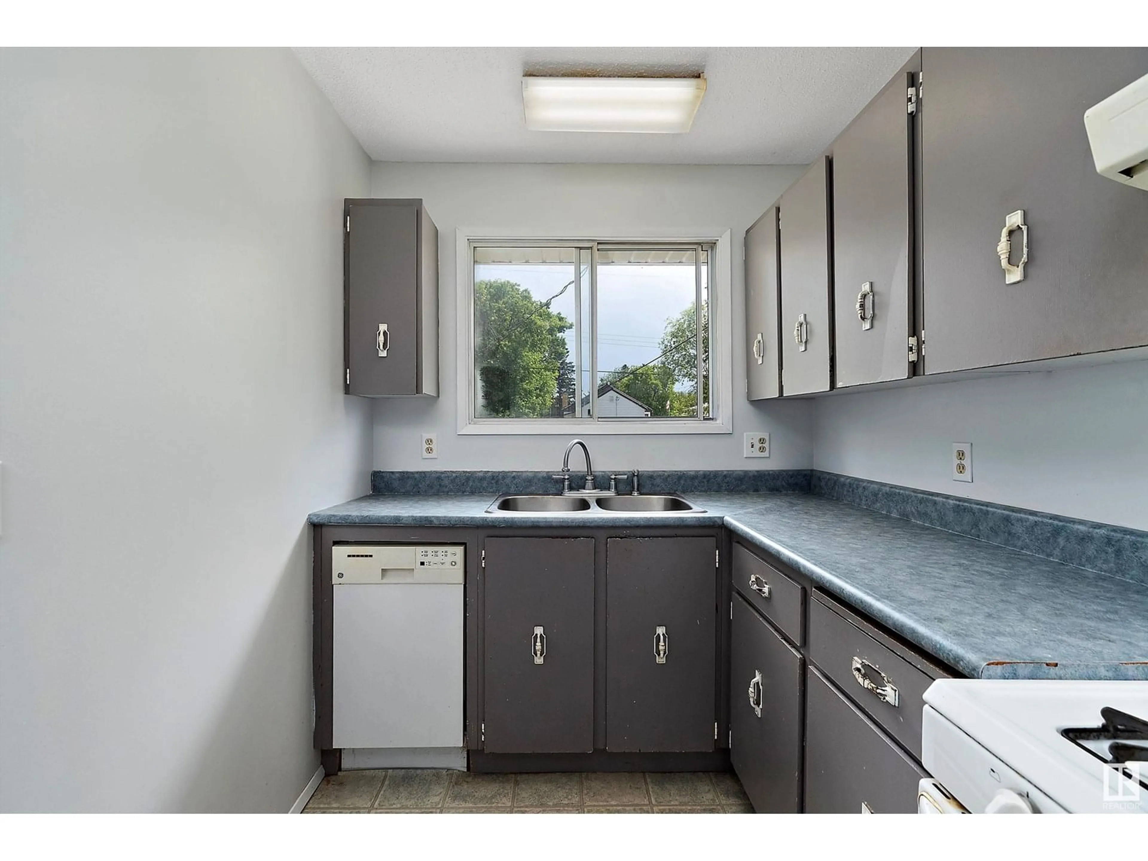 Standard kitchen, unknown for 5207 53 AV, Warburg Alberta T0C2T0