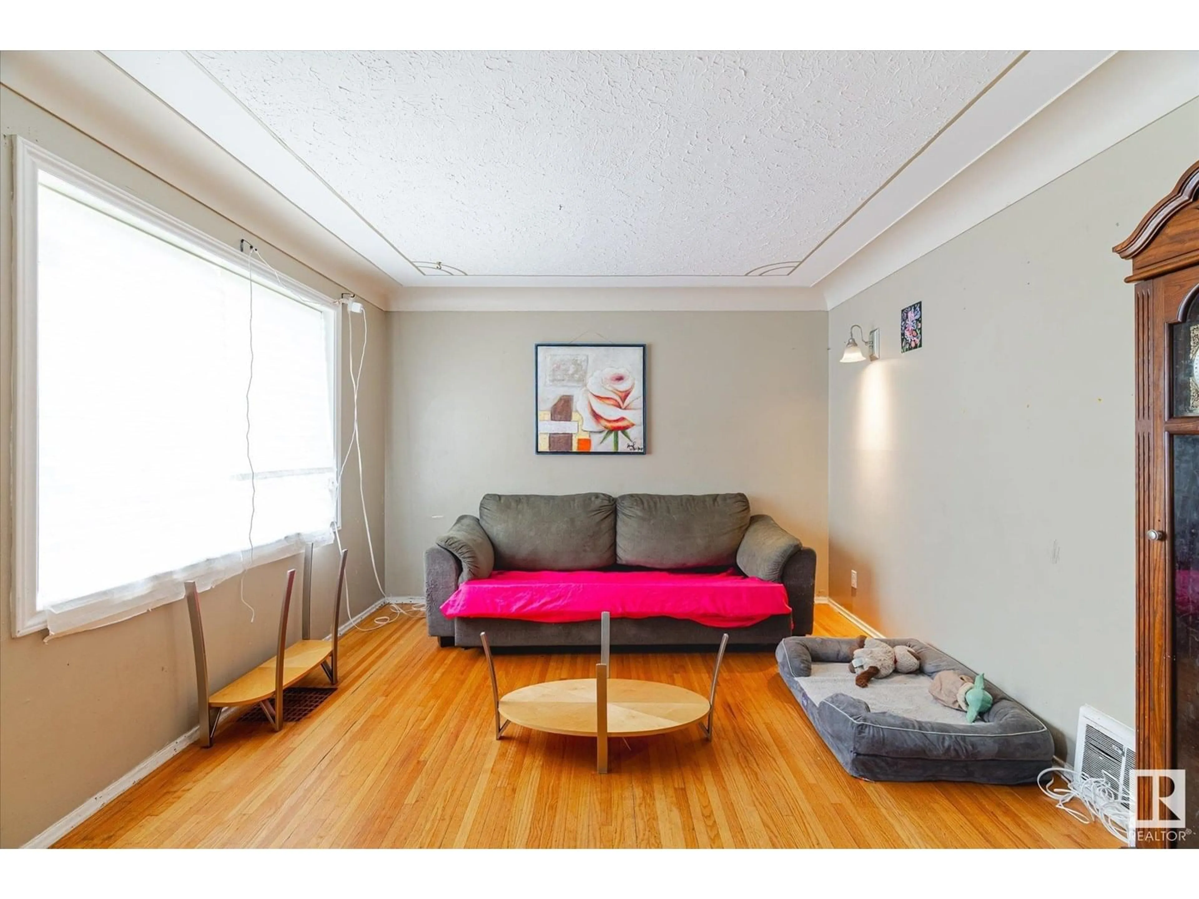 Living room with furniture, wood/laminate floor for 5118 52 AV, Stony Plain Alberta T7Z1C1
