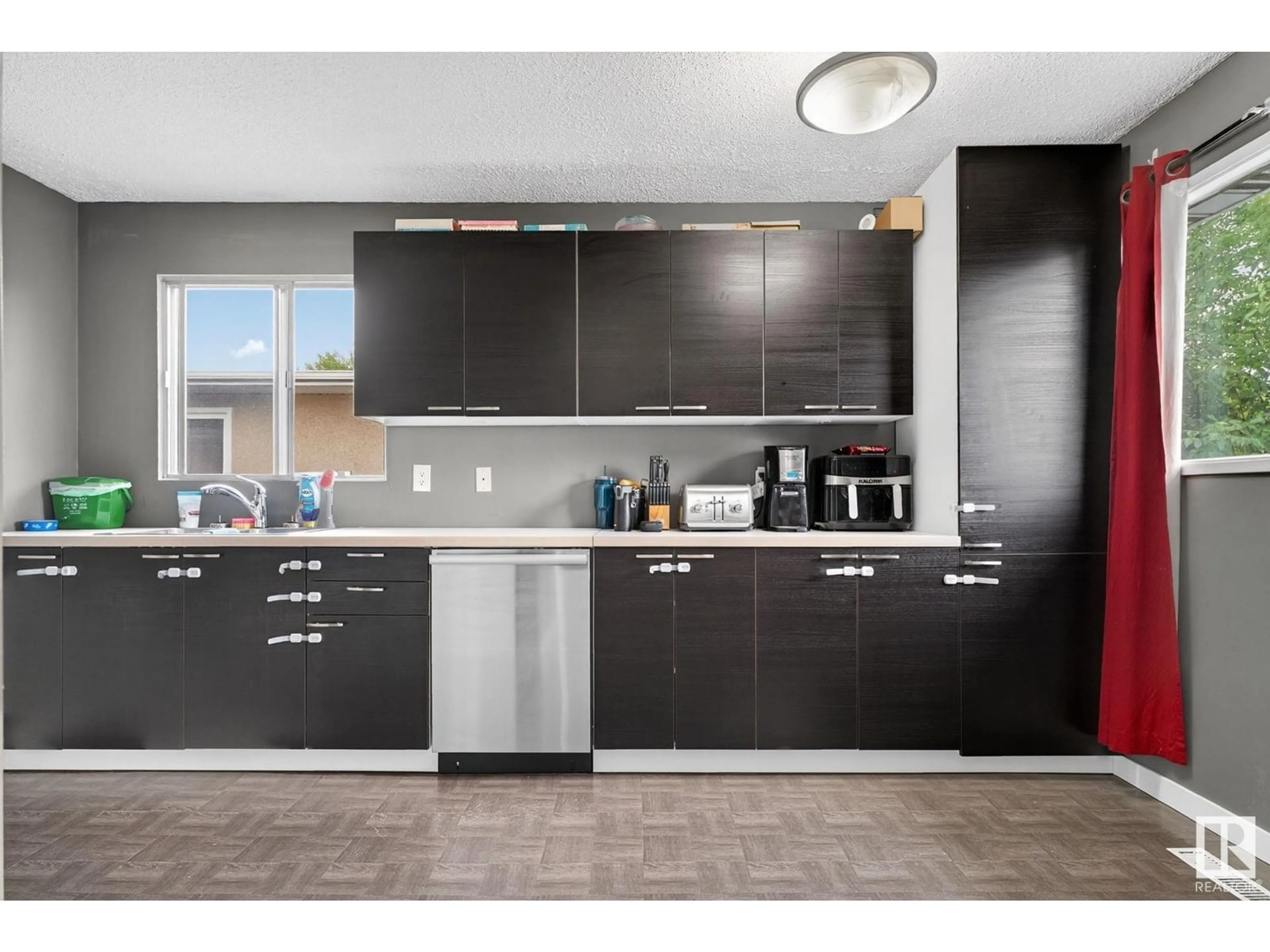 Standard kitchen, unknown for 11418 32 ST, Edmonton Alberta T5W4R9