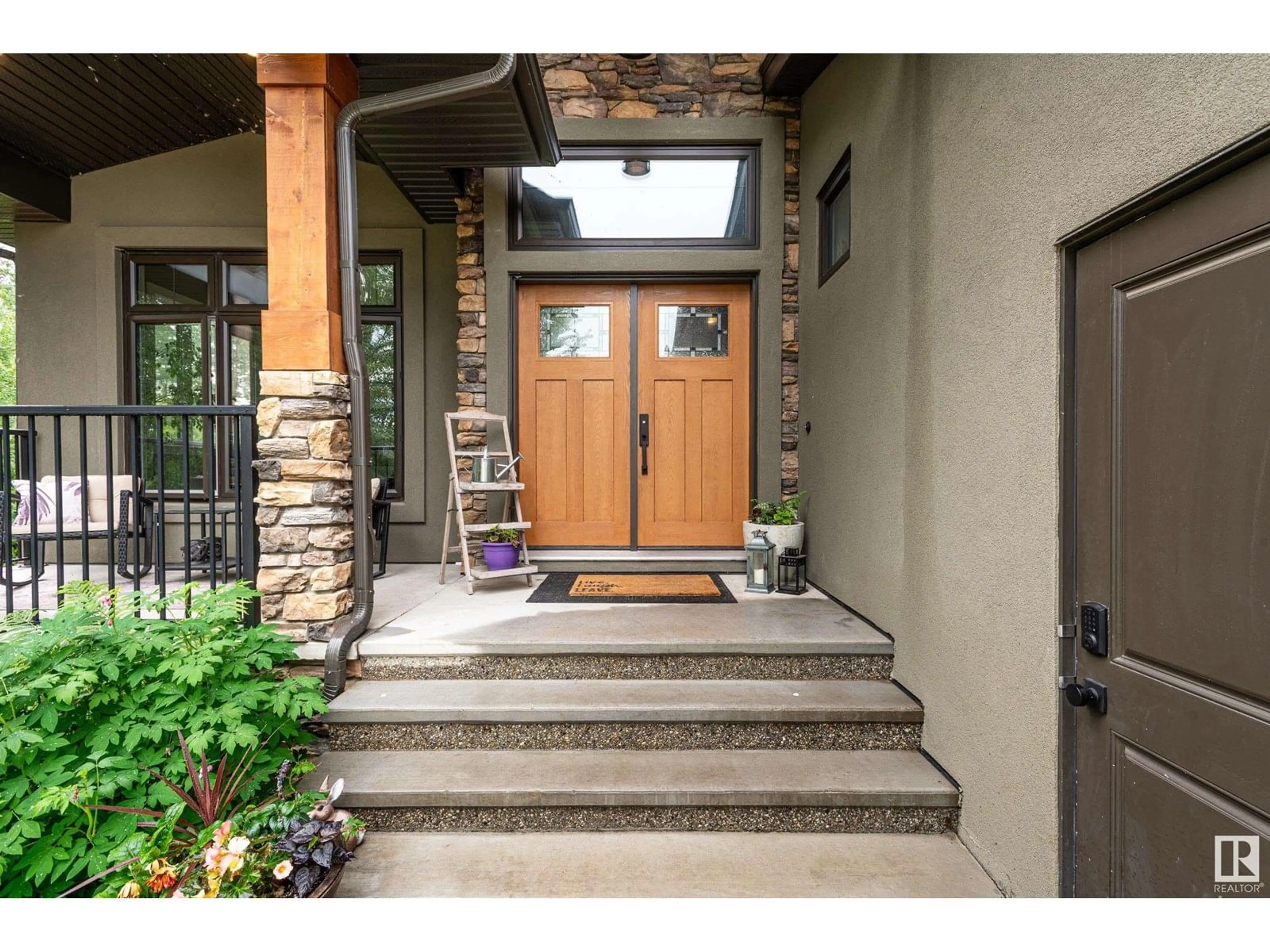Indoor entryway for 9 RGE ROAD 273, Rural Parkland County Alberta T7X3N3