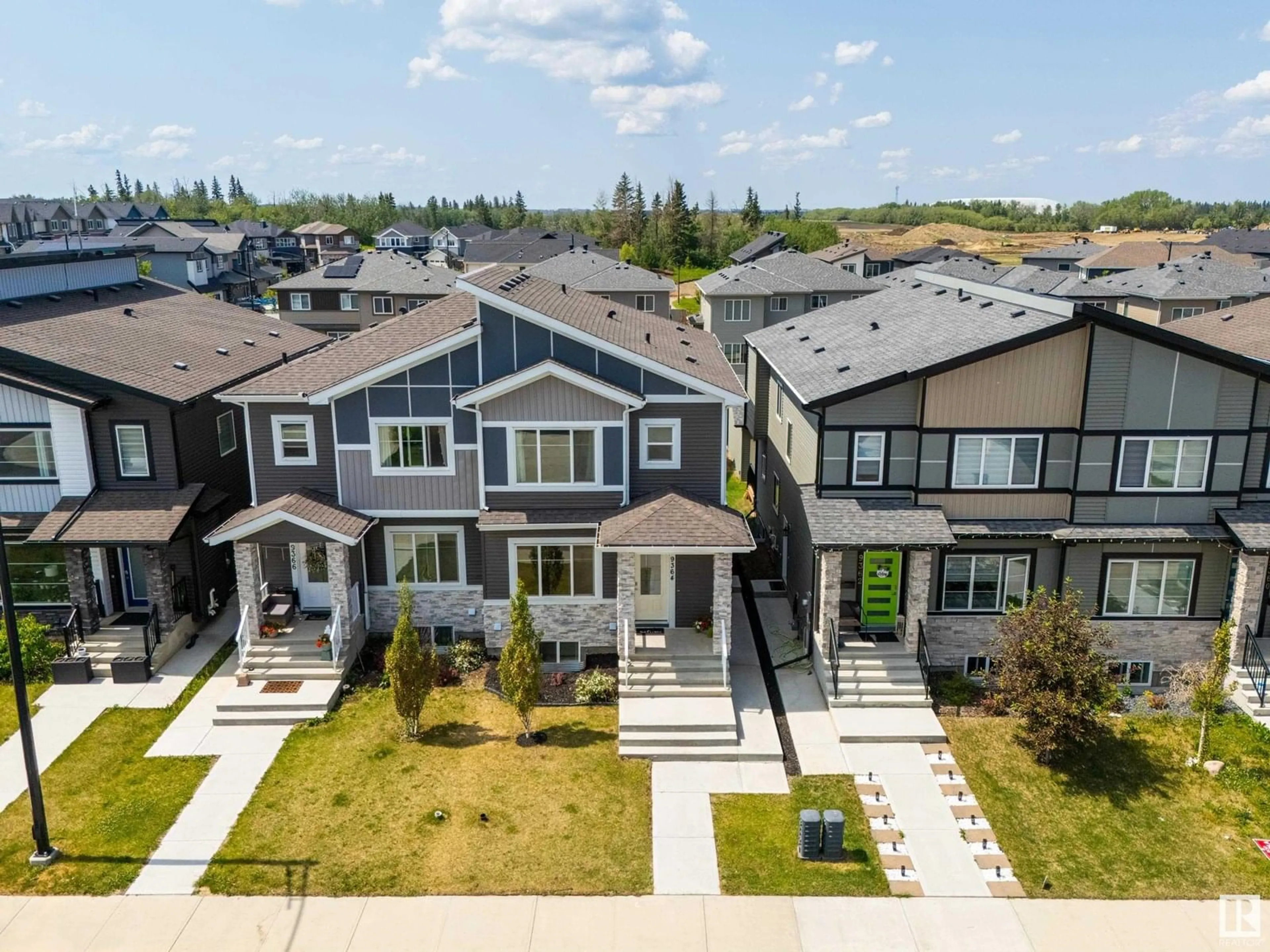 A pic from outside/outdoor area/front of a property/back of a property/a pic from drone, unknown for SW - 9364 PEAR LINK LI, Edmonton Alberta T6X2X5