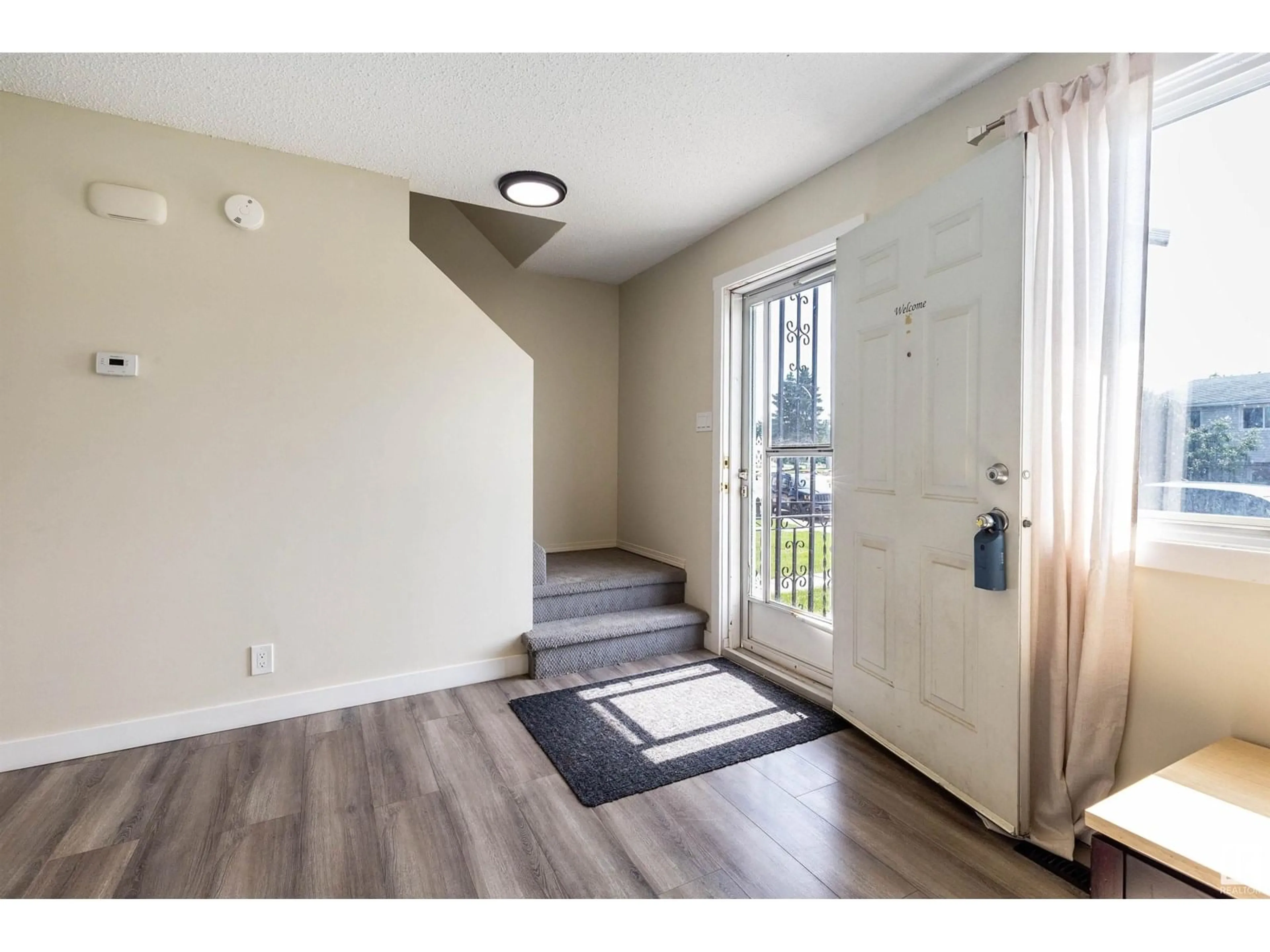 Indoor entryway for 235 HARRISON DR, Edmonton Alberta T5A2X5