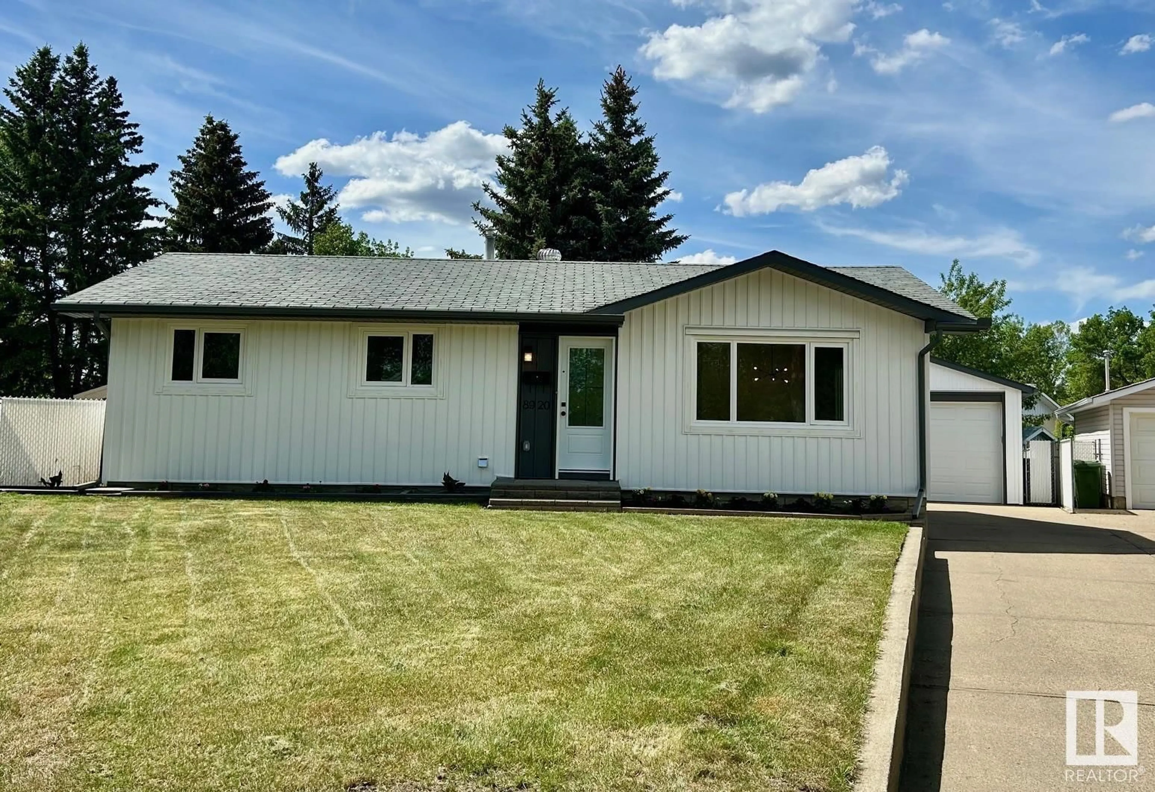 Home with vinyl exterior material, street for 8920 92 AV, Fort Saskatchewan Alberta T8L2M4